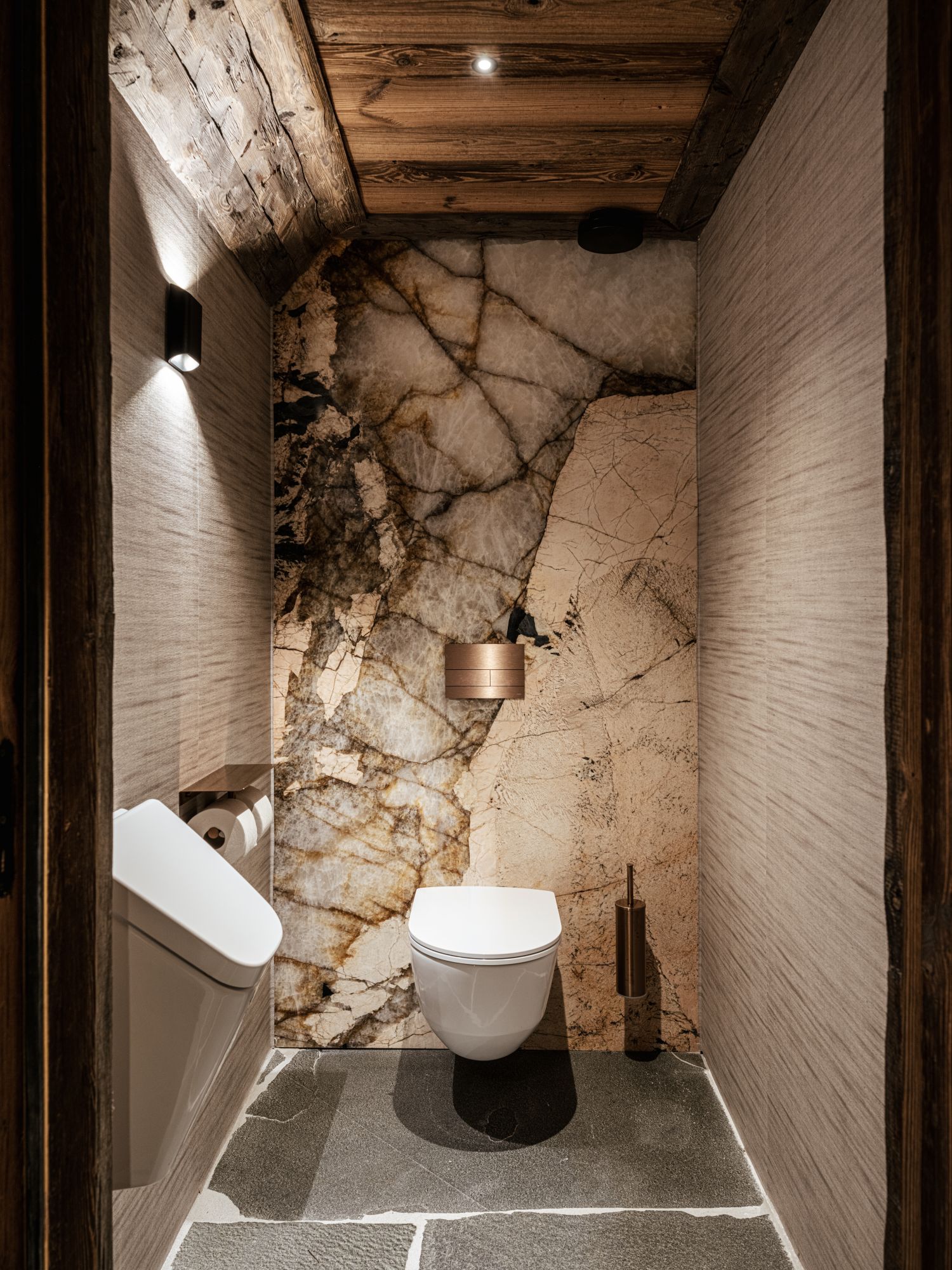 luxe toilet