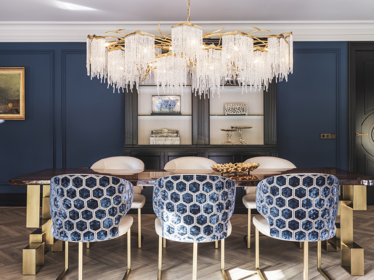 tafel met design lamp