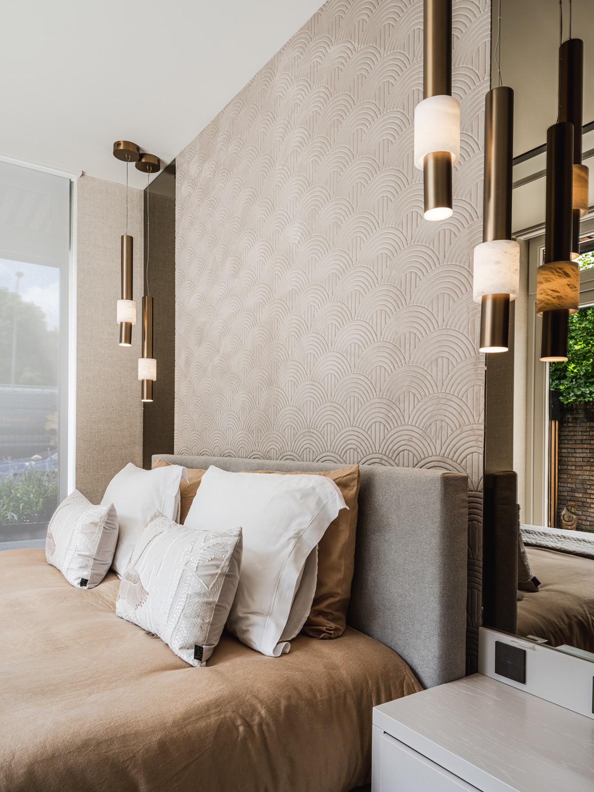 luxe bed met kussens