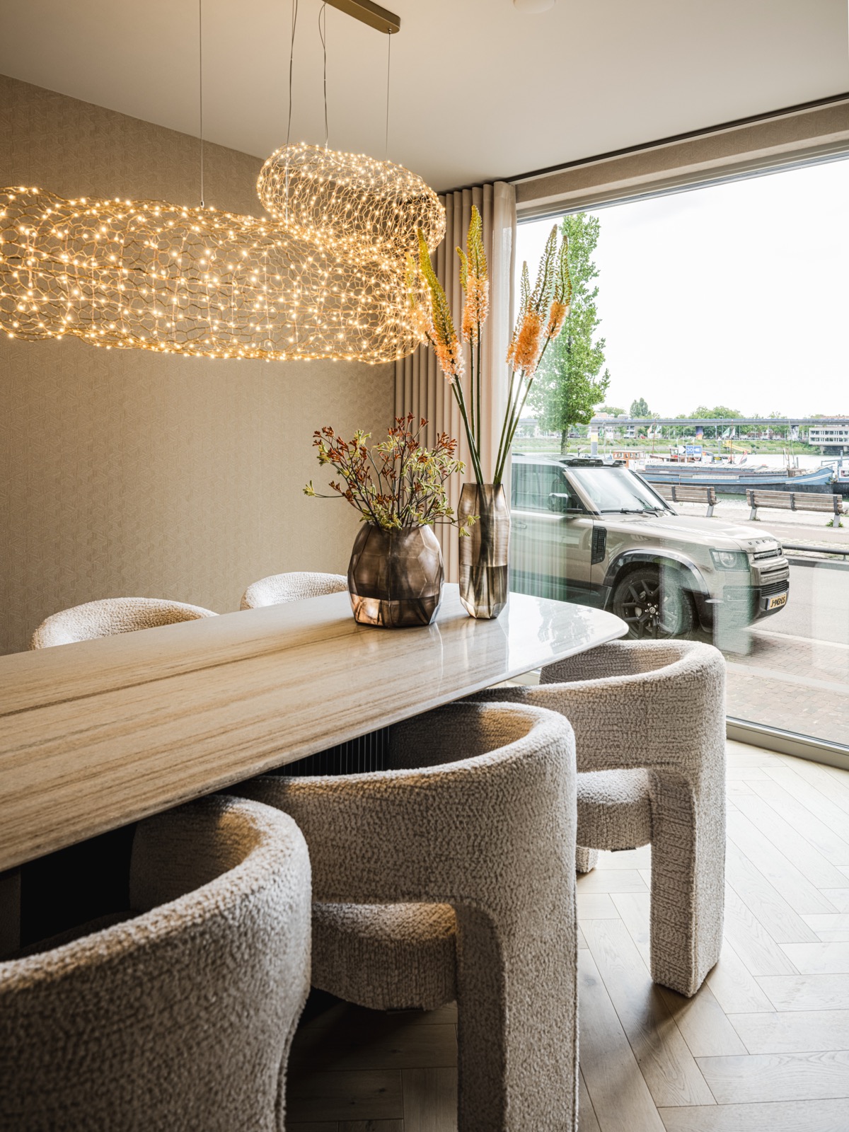 luxe tafel met stoelen