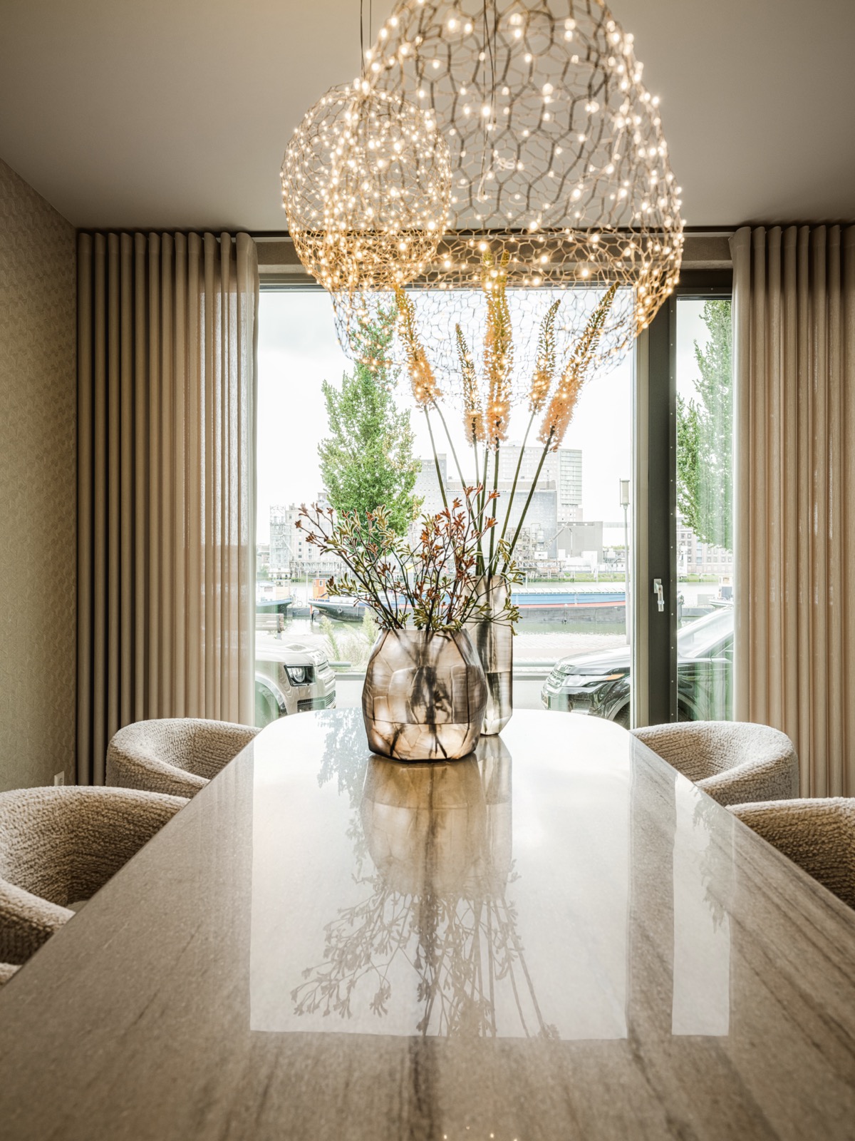 luxe eettafel met stoelen