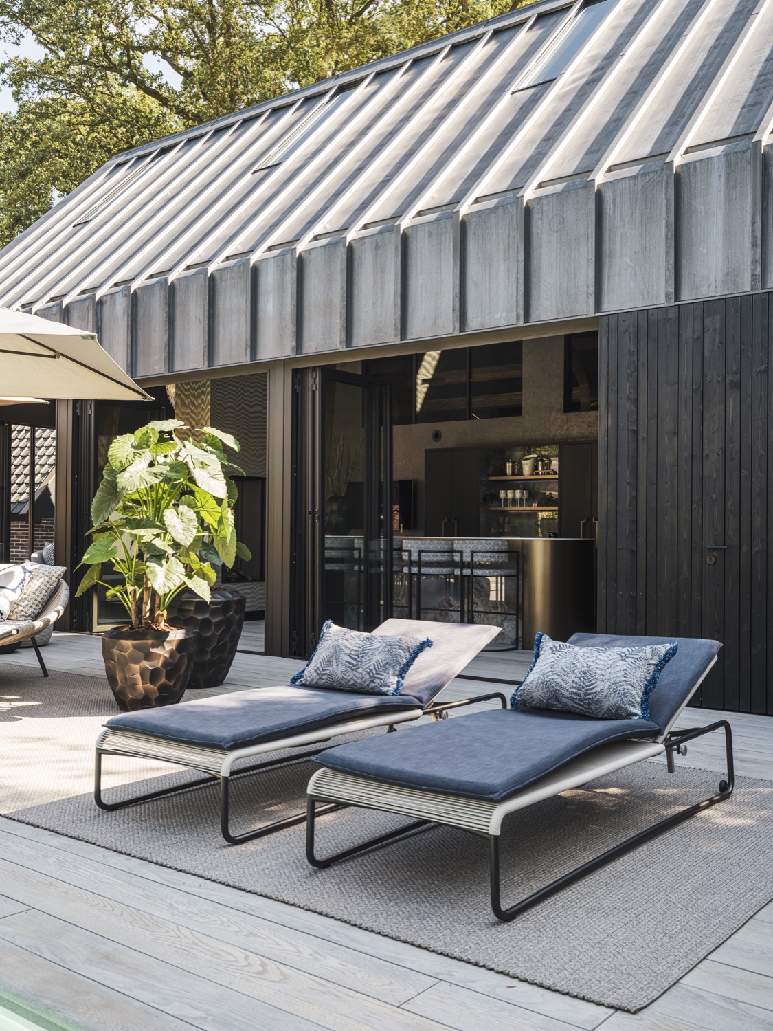 ligbedden bij poolhouse