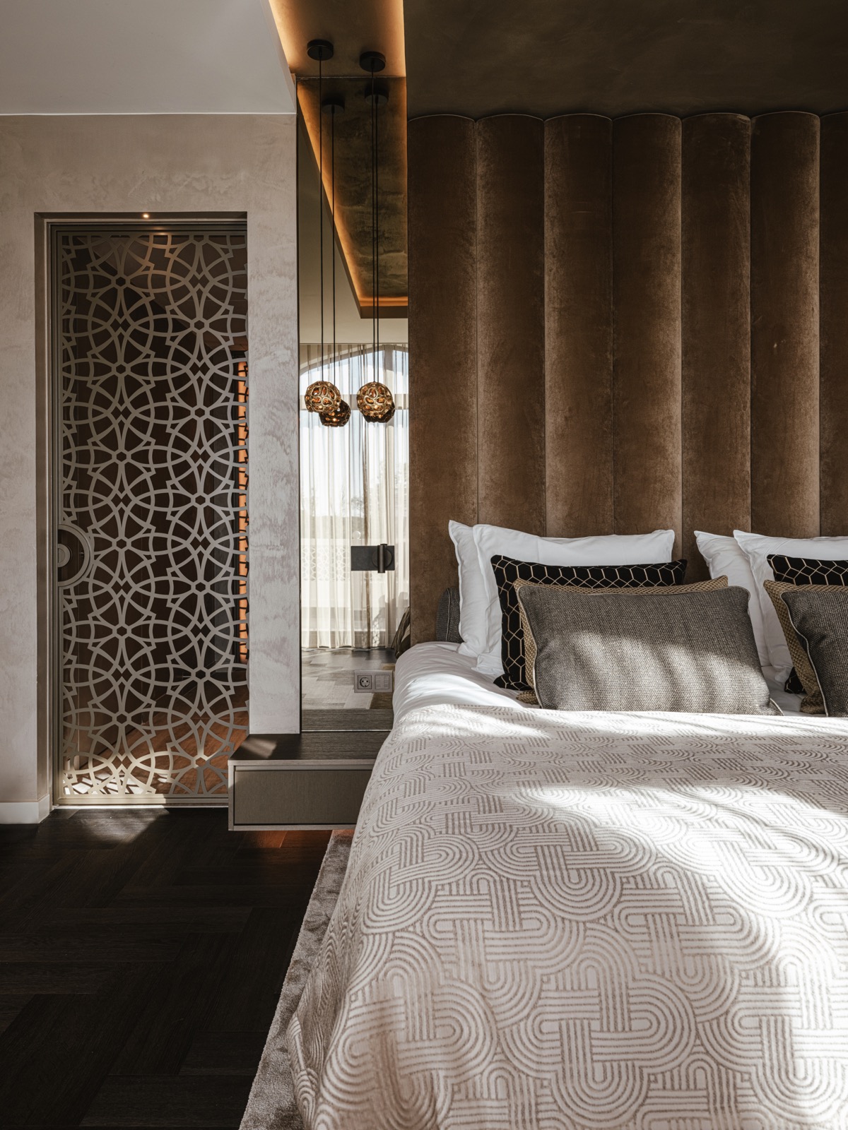 slaapkamer met luxe bed