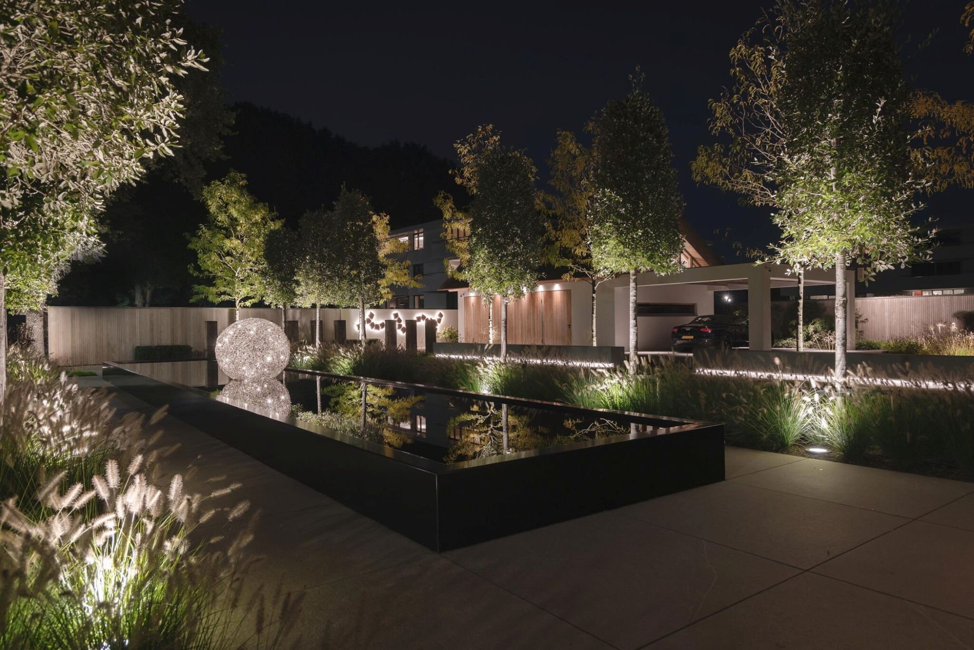voortuin met verlichting
