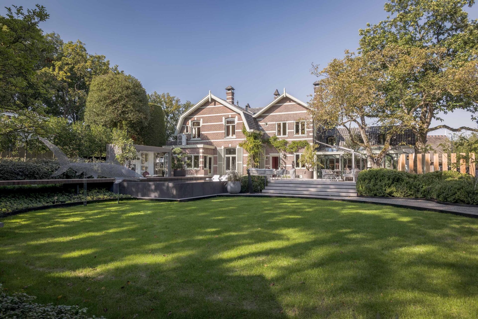 grote villa tuin