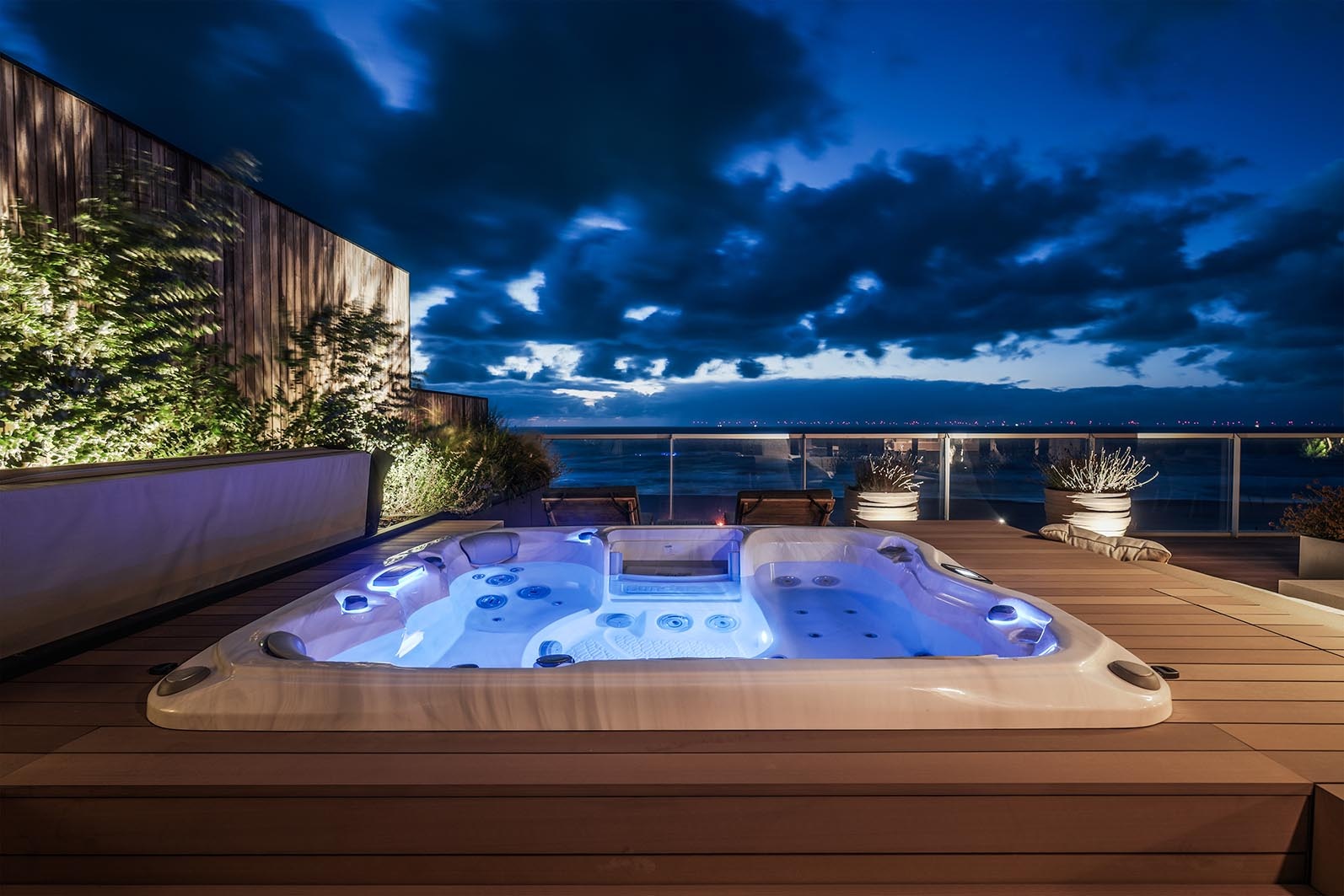 luxe jacuzzi