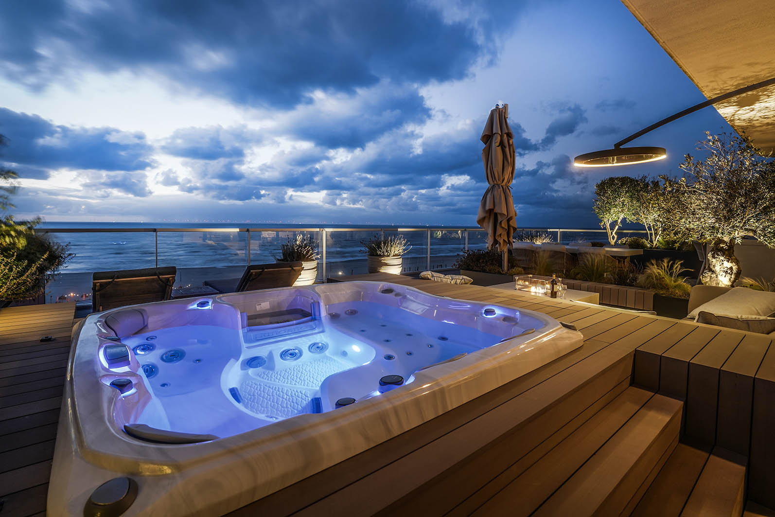 luxe spa in tuin