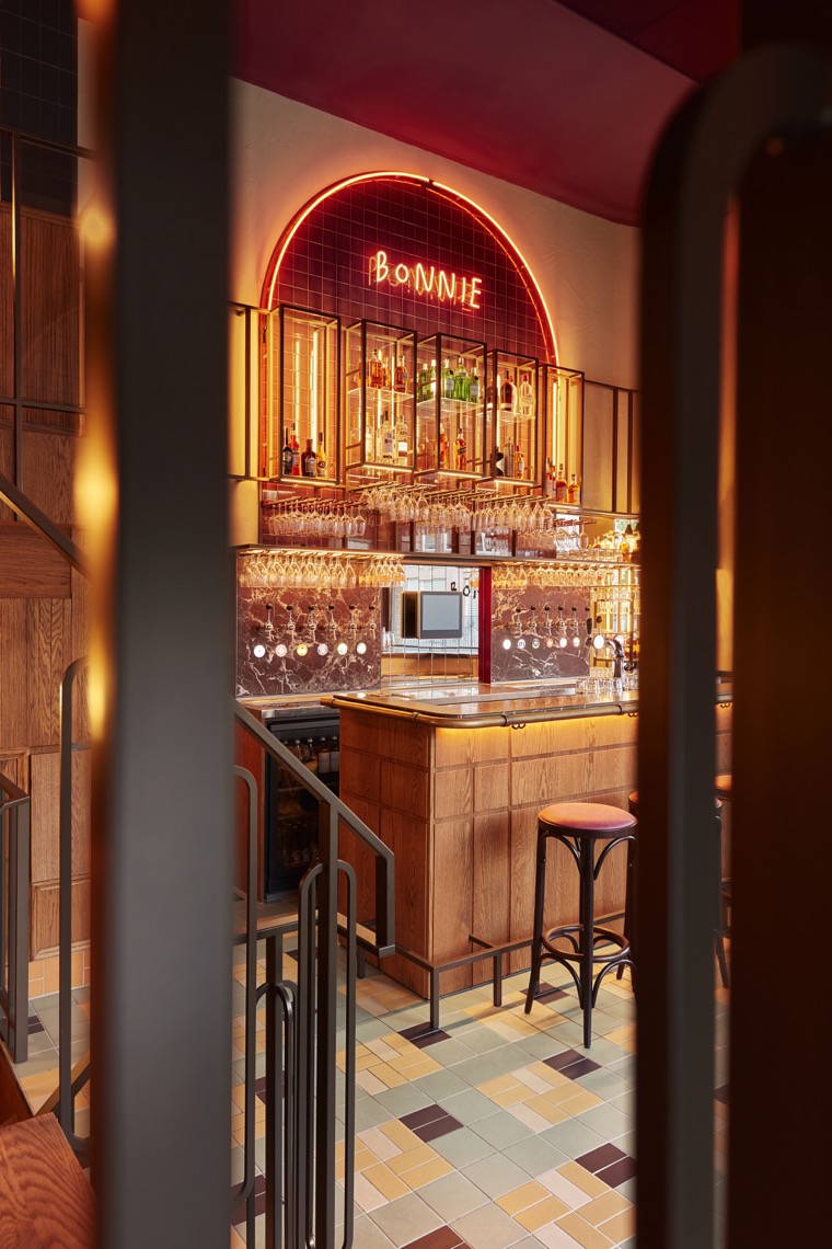 luxe bar vanuit trap