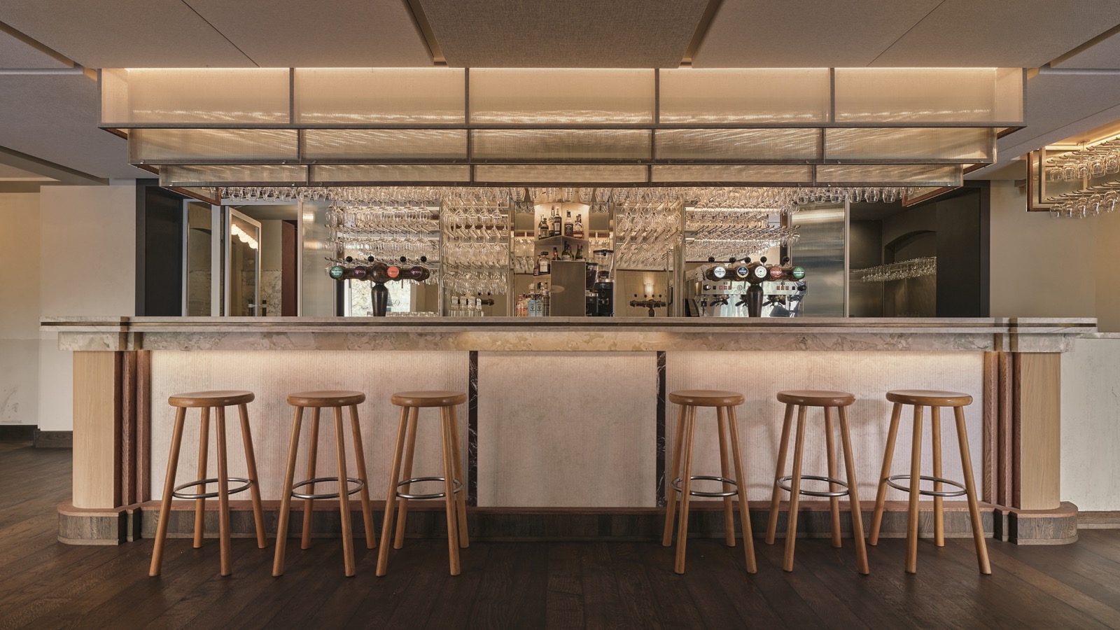 restaurant met luxe bar