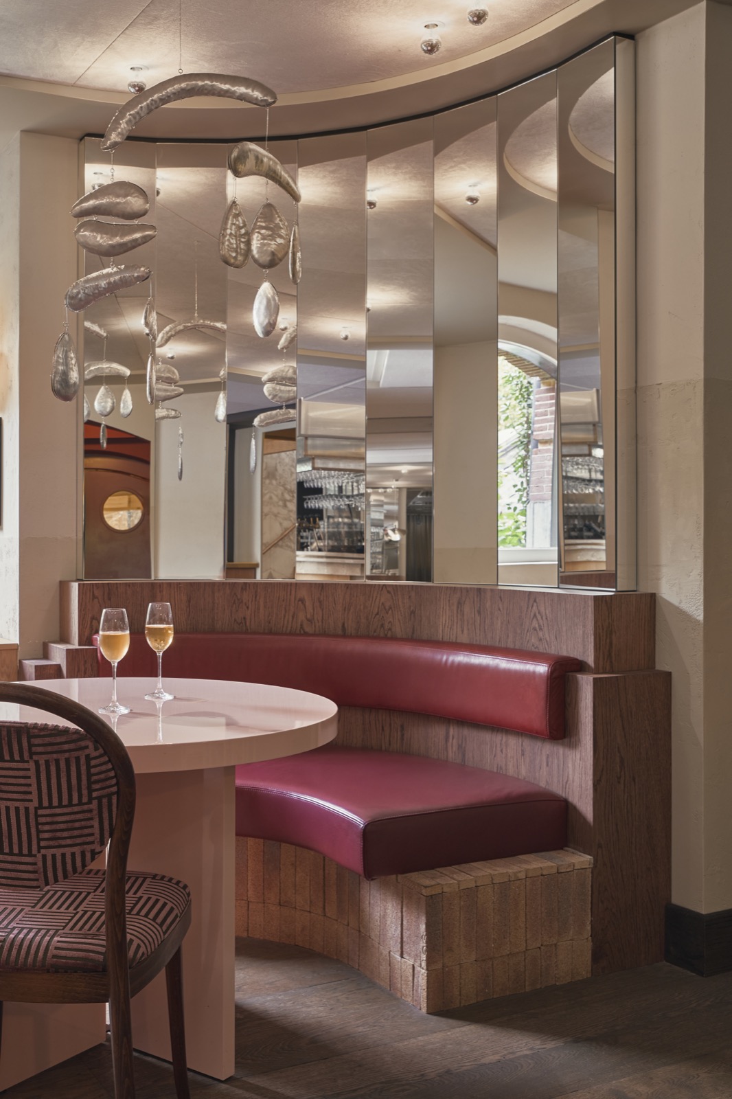 restaurant met luxe zitbank