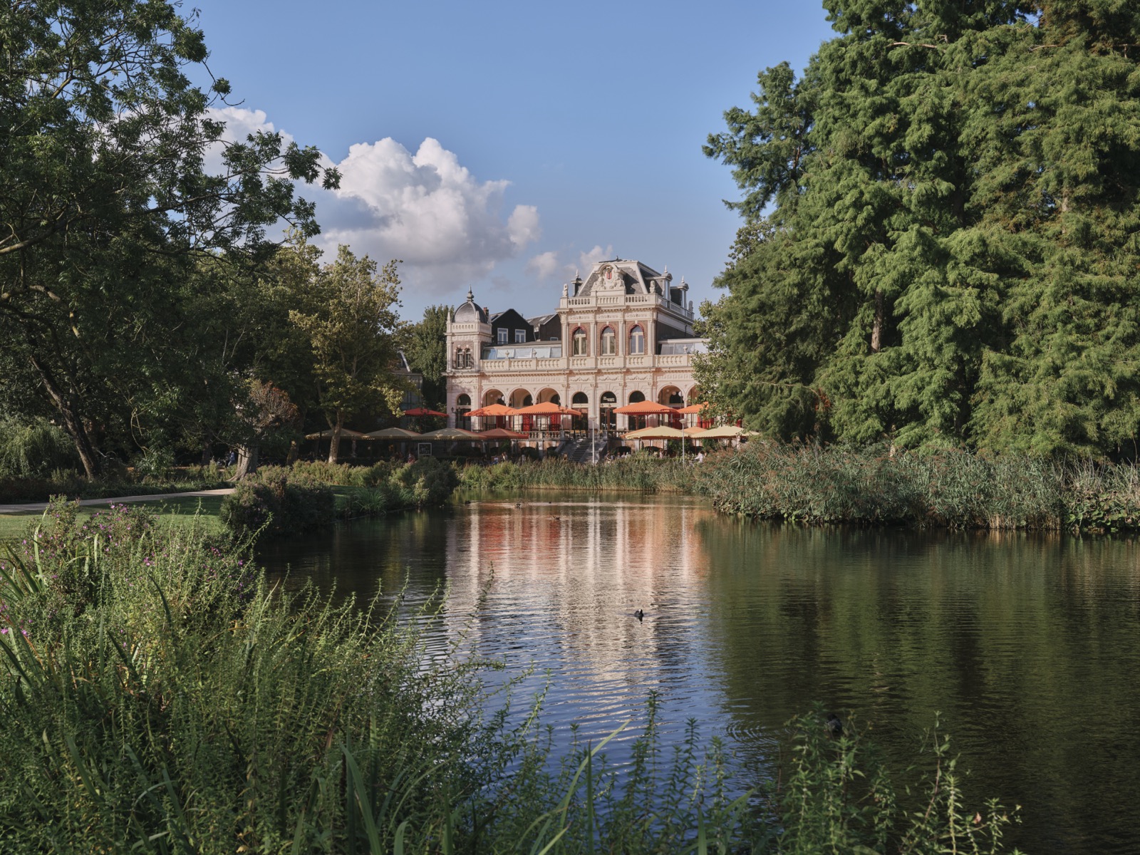 luxe restaurant aan het water