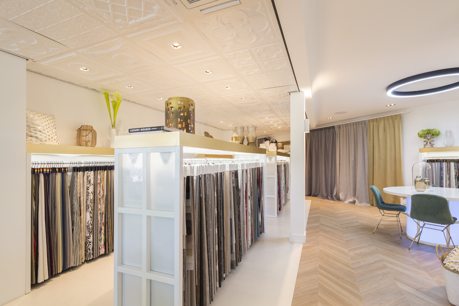 studio met luxe verlichtingsplan