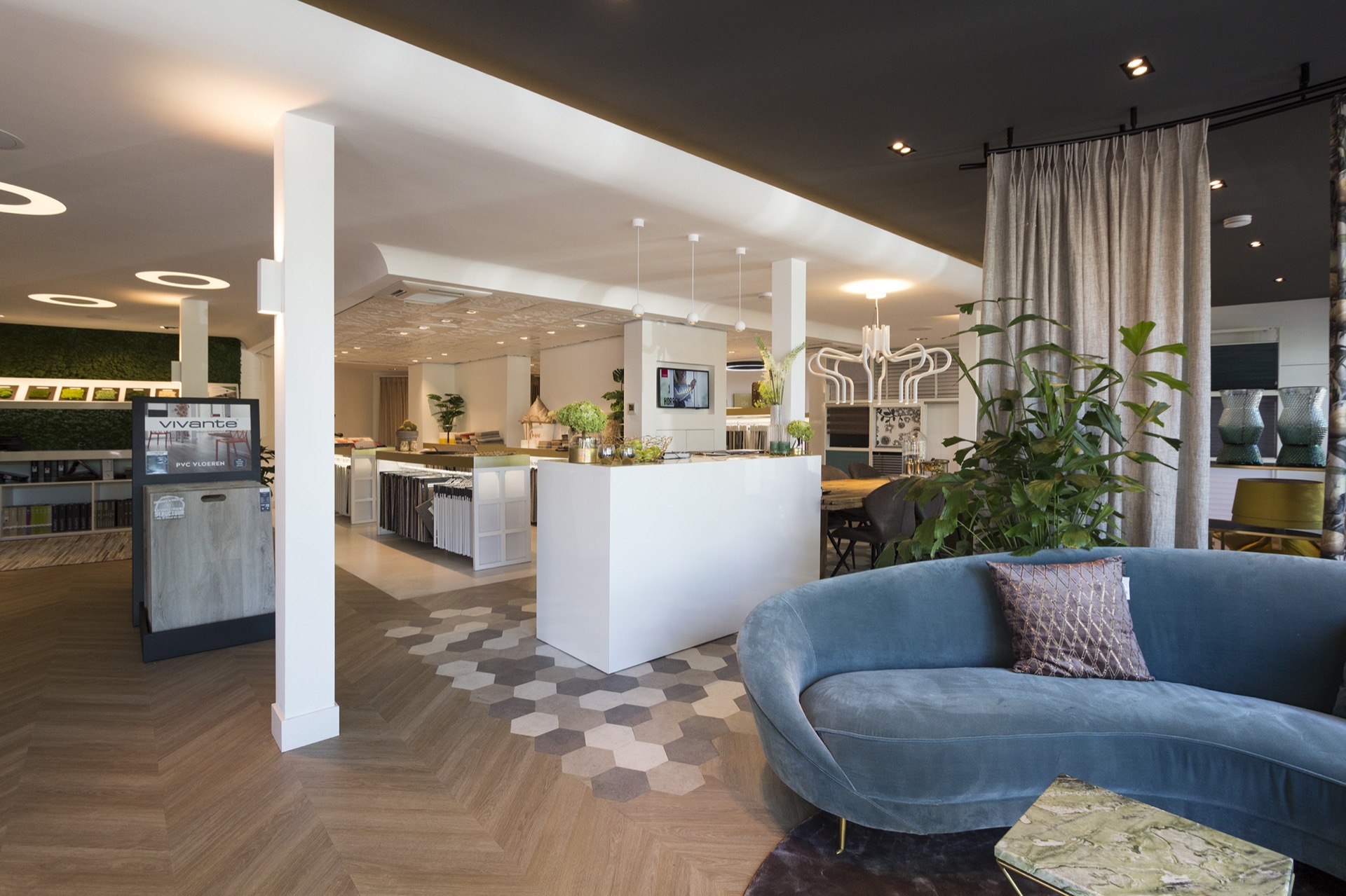 studio met luxe lampen