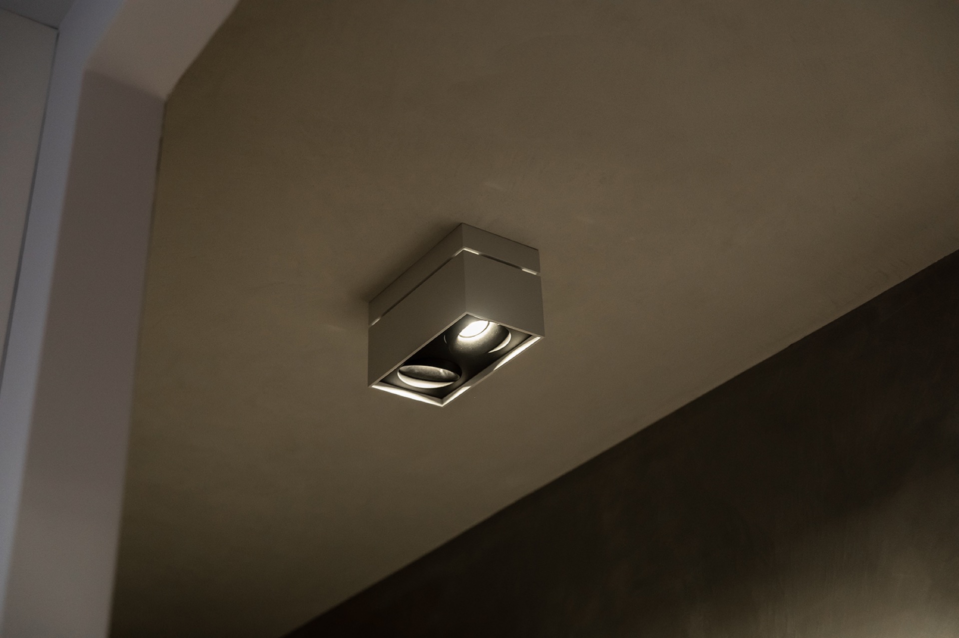 plafond met luxe lamp