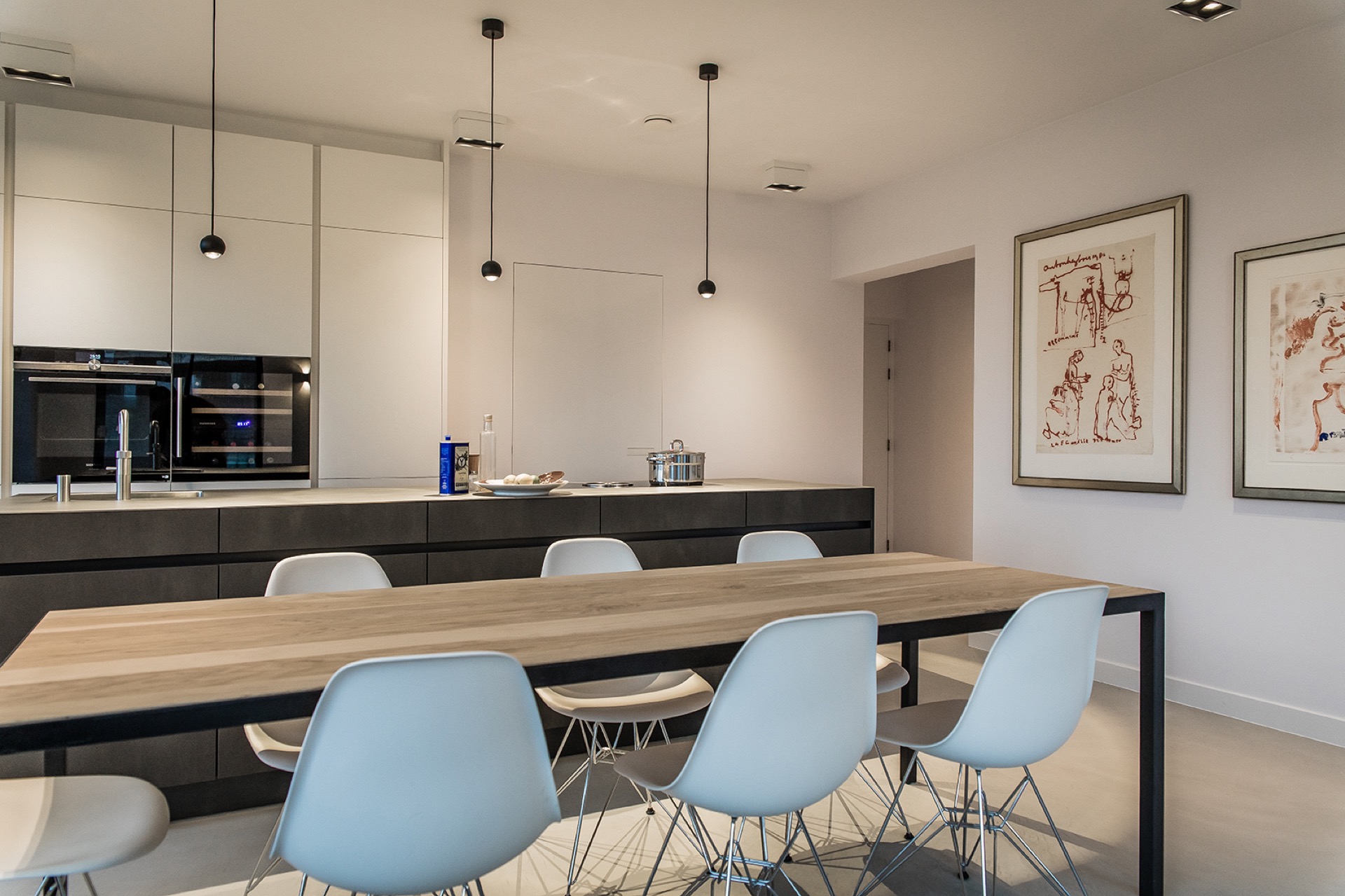 luxe hanglampen boven eettafel