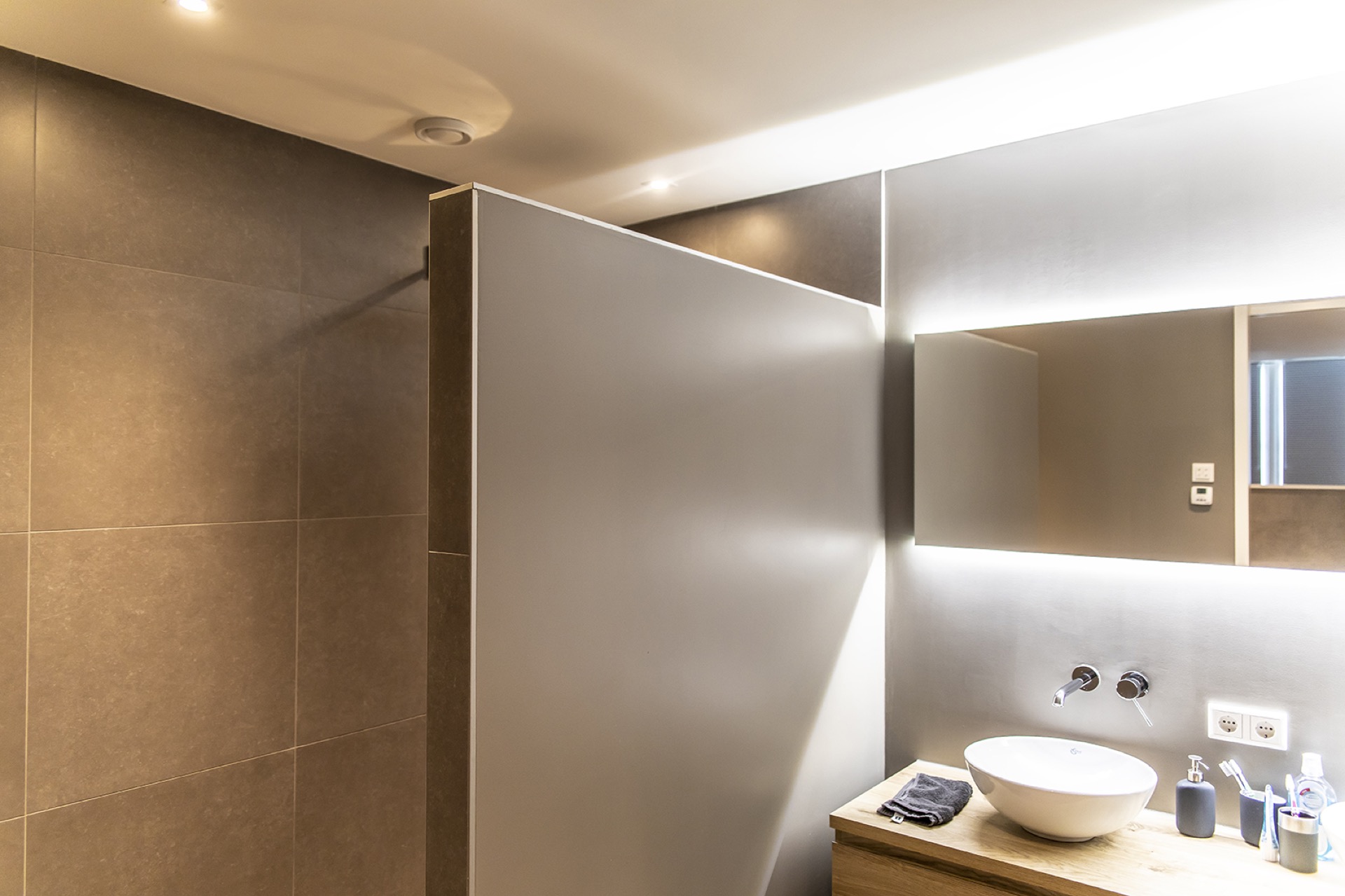 badkamer met luxe verlichting