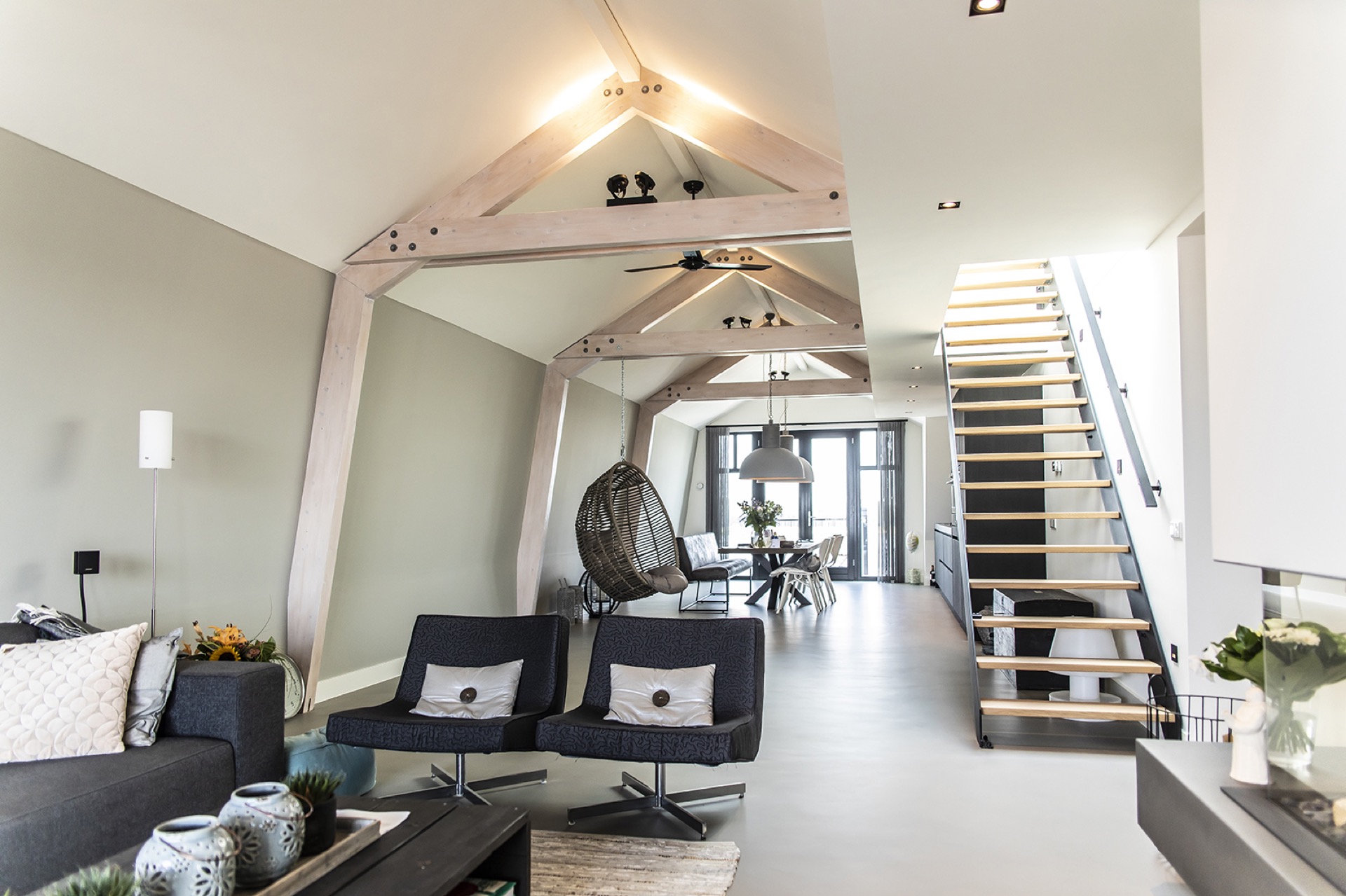 woonkamer met design verlichting