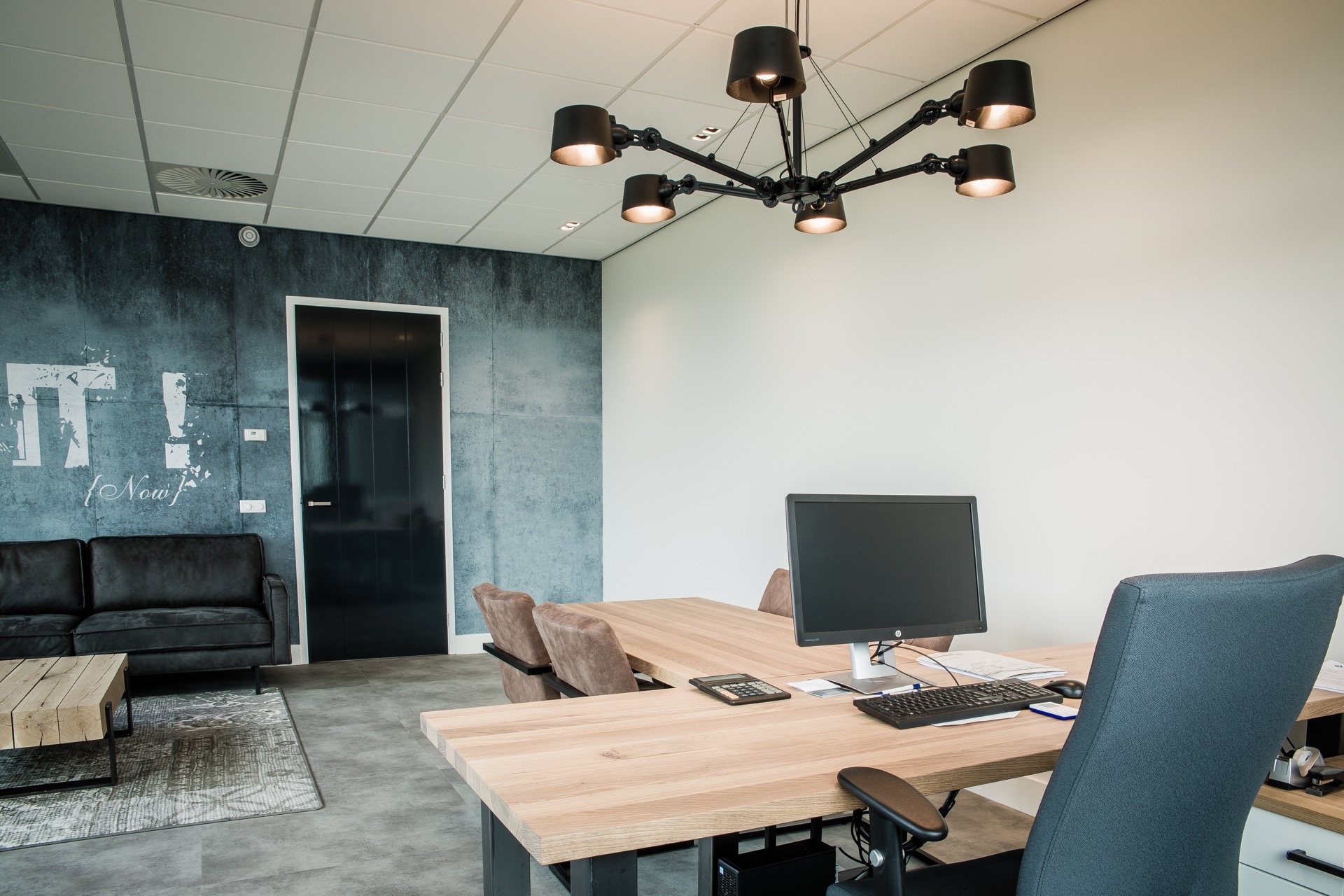 kantoor met design lampen