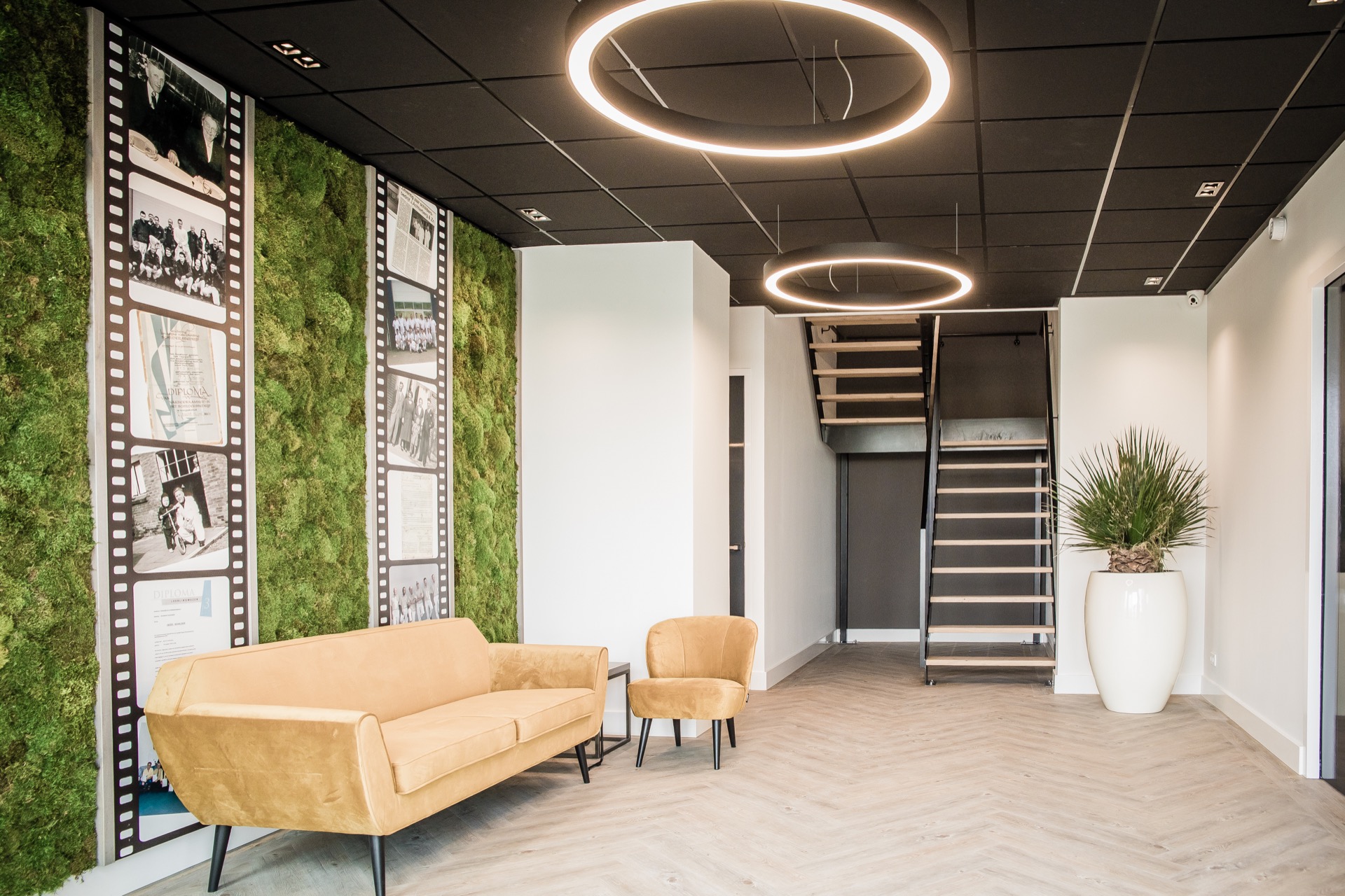 design hanglampen bij entree bedrijfspand