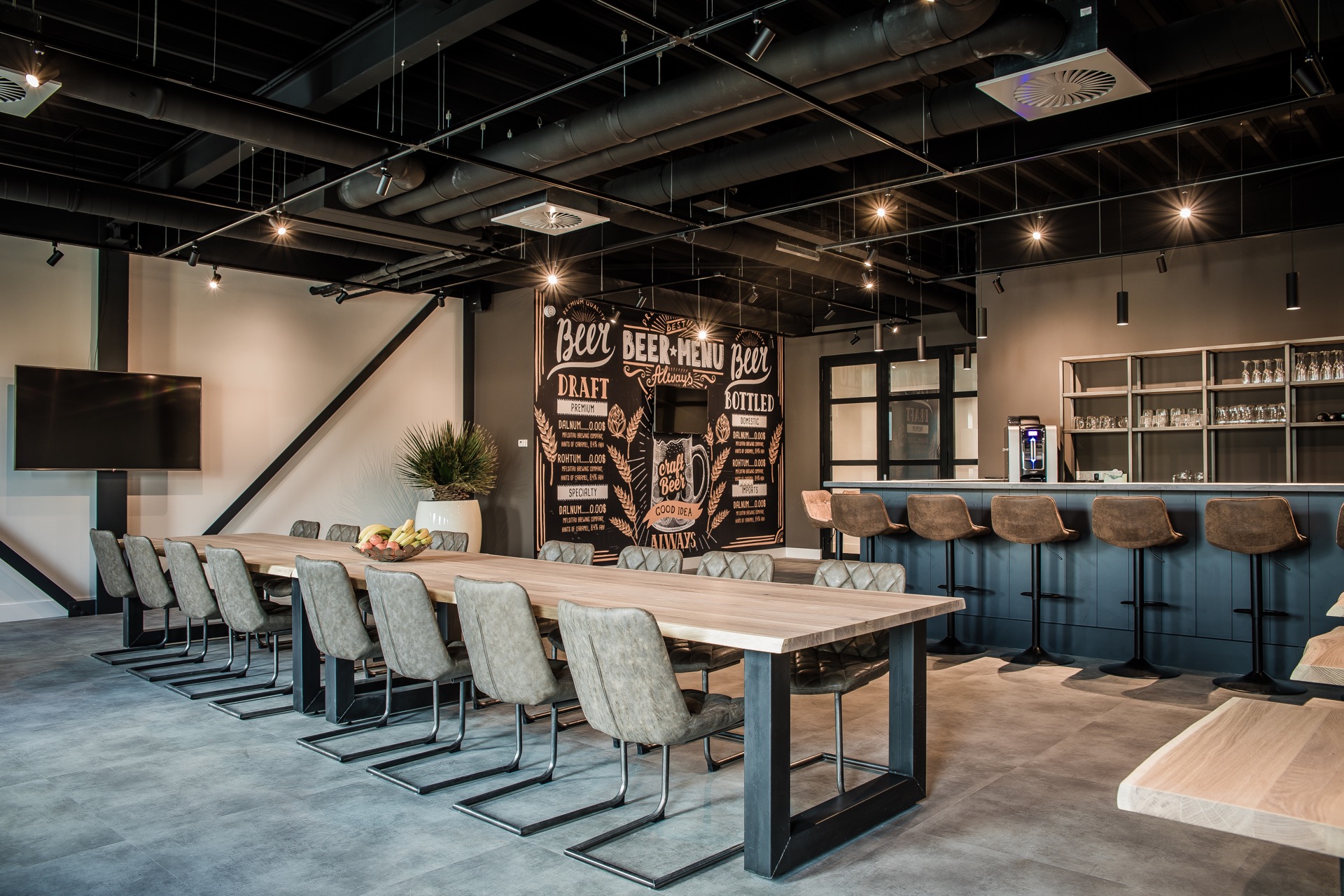 kantine bedrijf met design verlichting