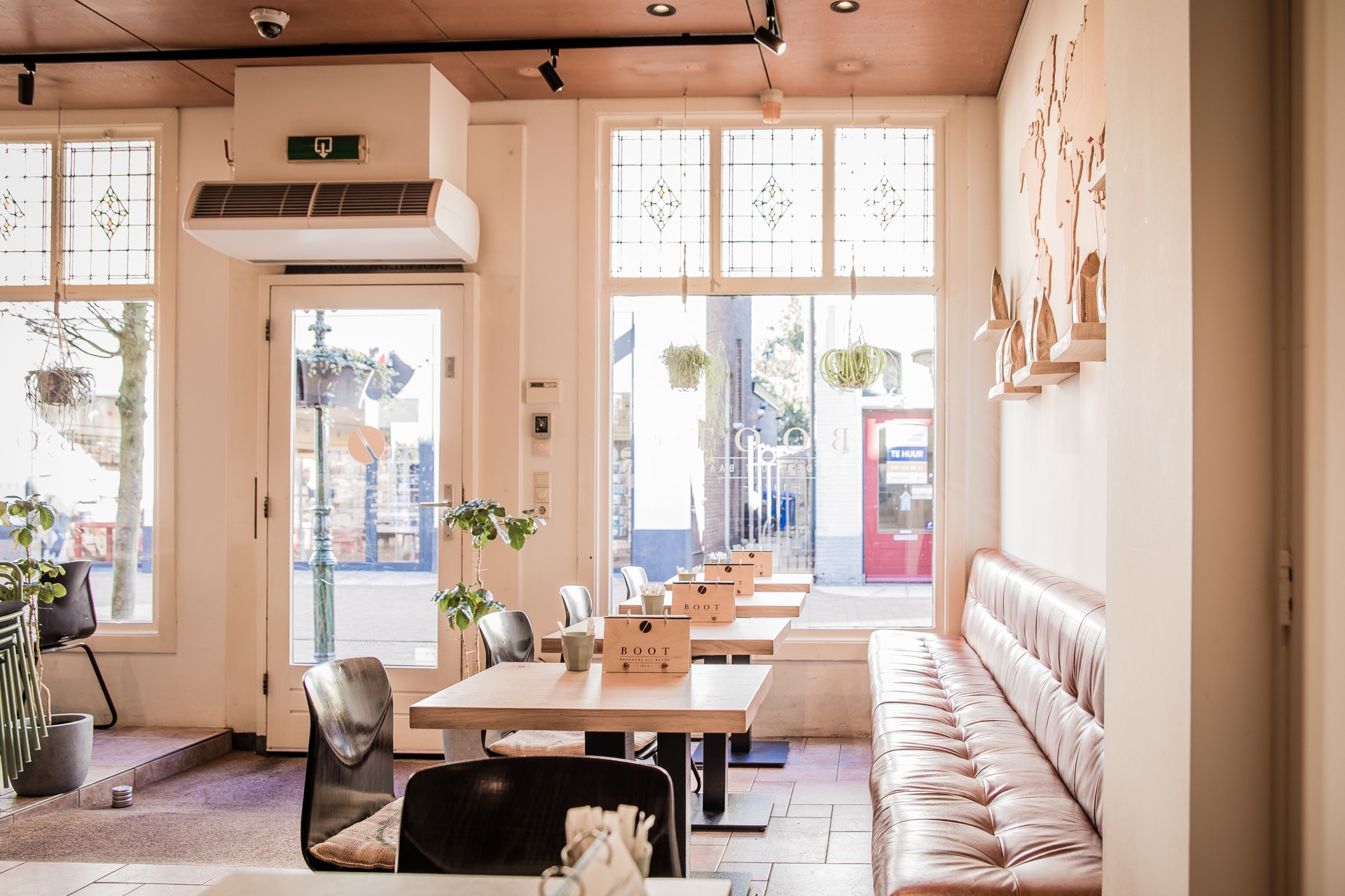 restaurant met luxe lampen