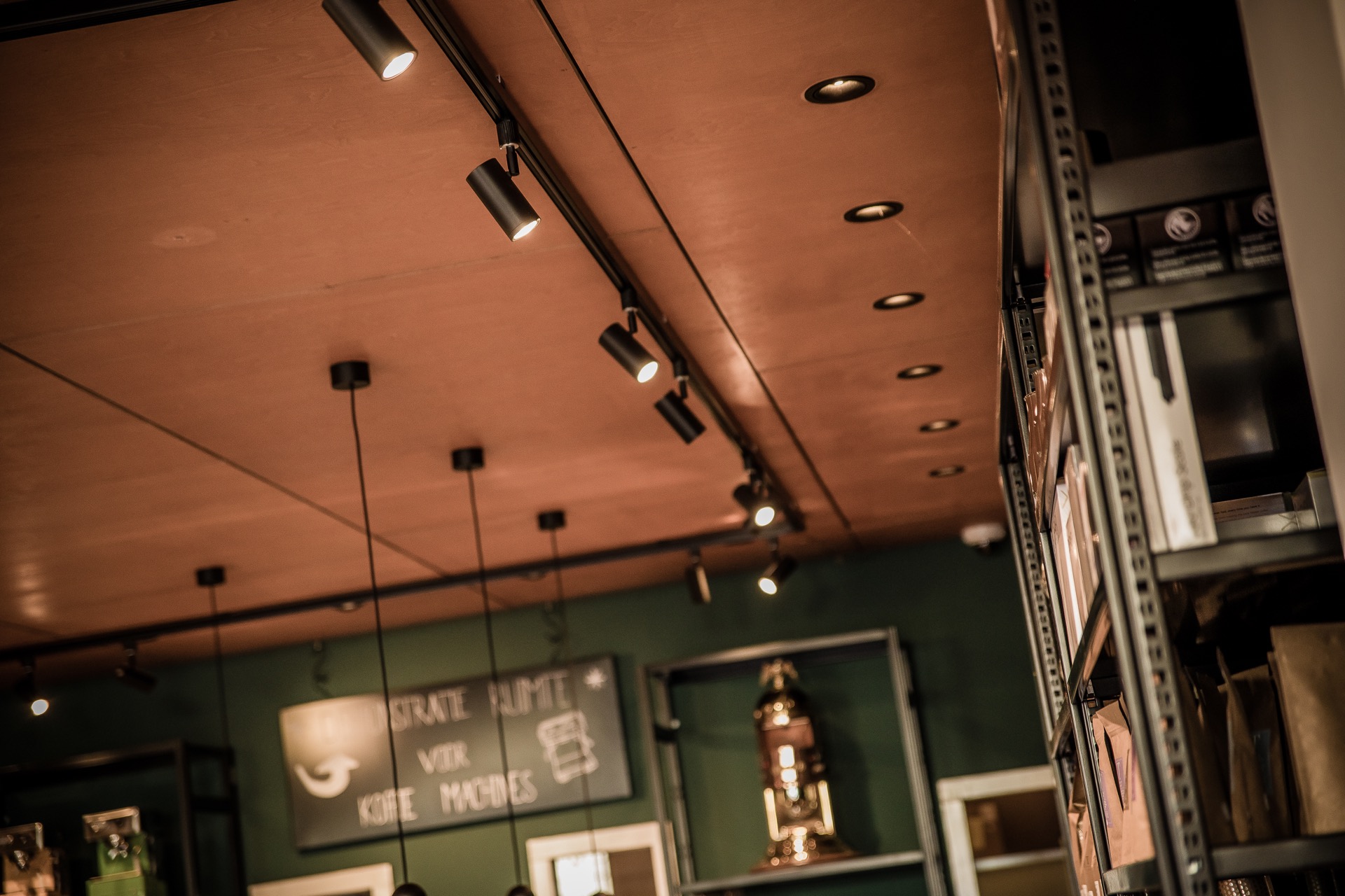 plafond met luxe railverlichting
