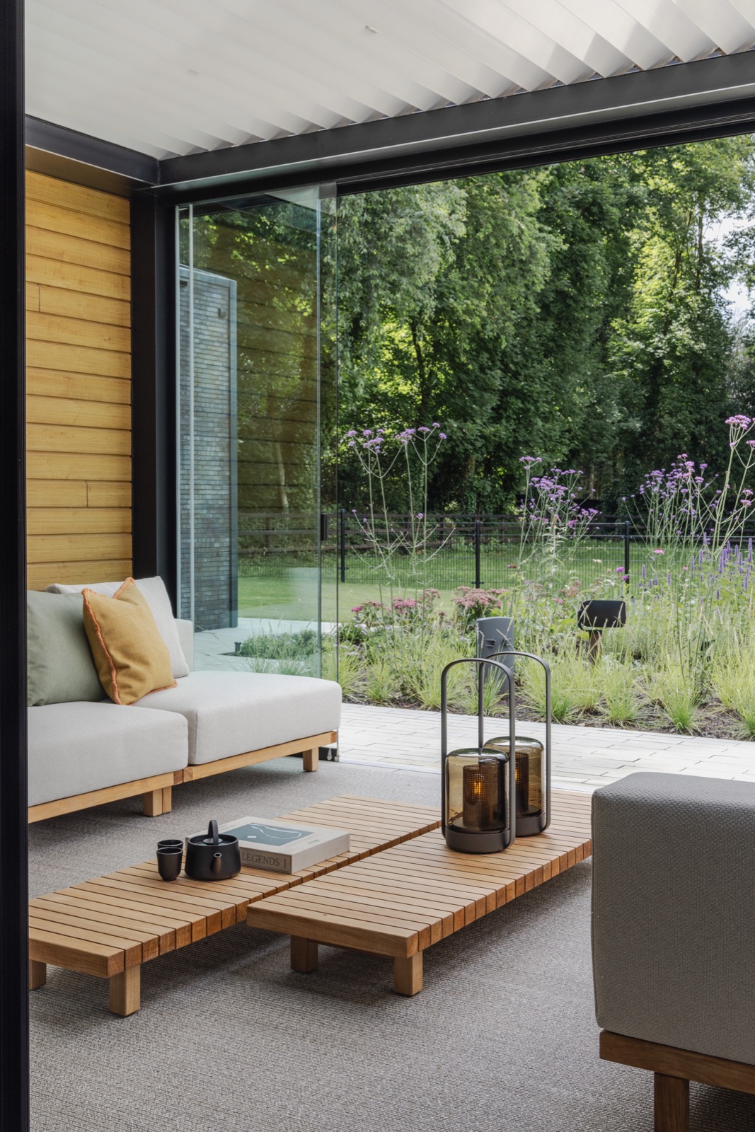 tuinkamer met design lampen