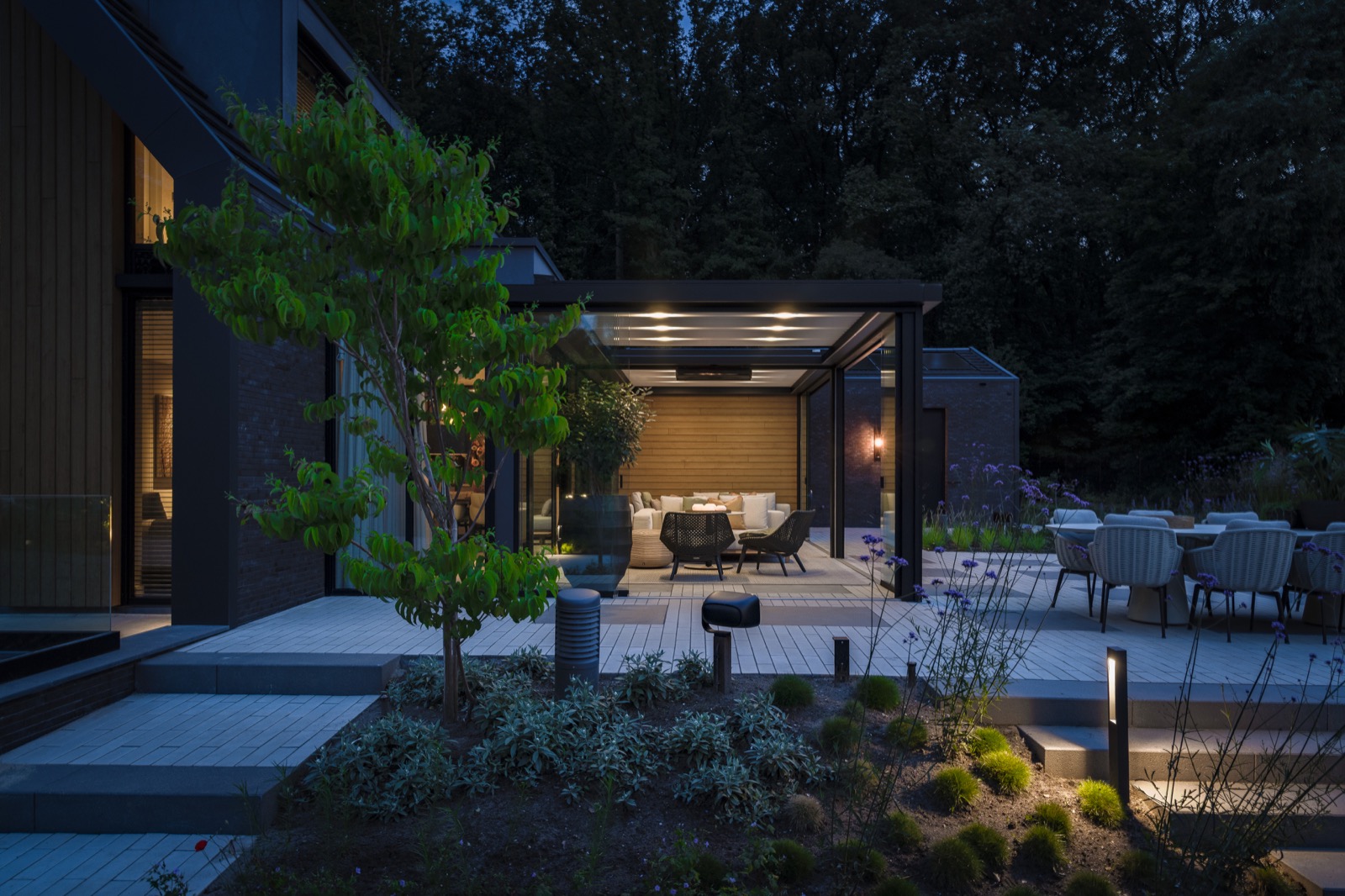 tuin met buitenverlichting