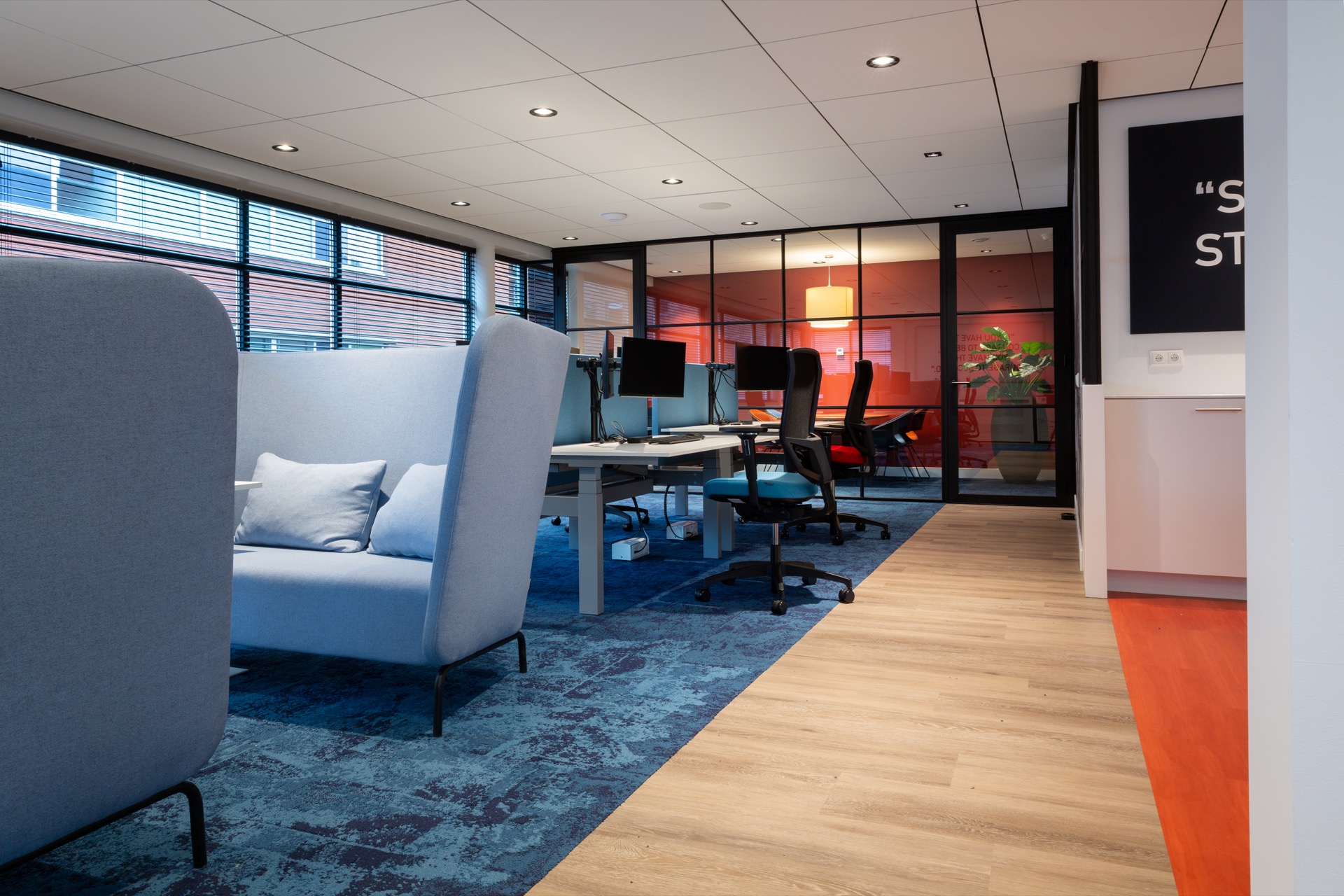 kantoor inrichting met luxe verlichting