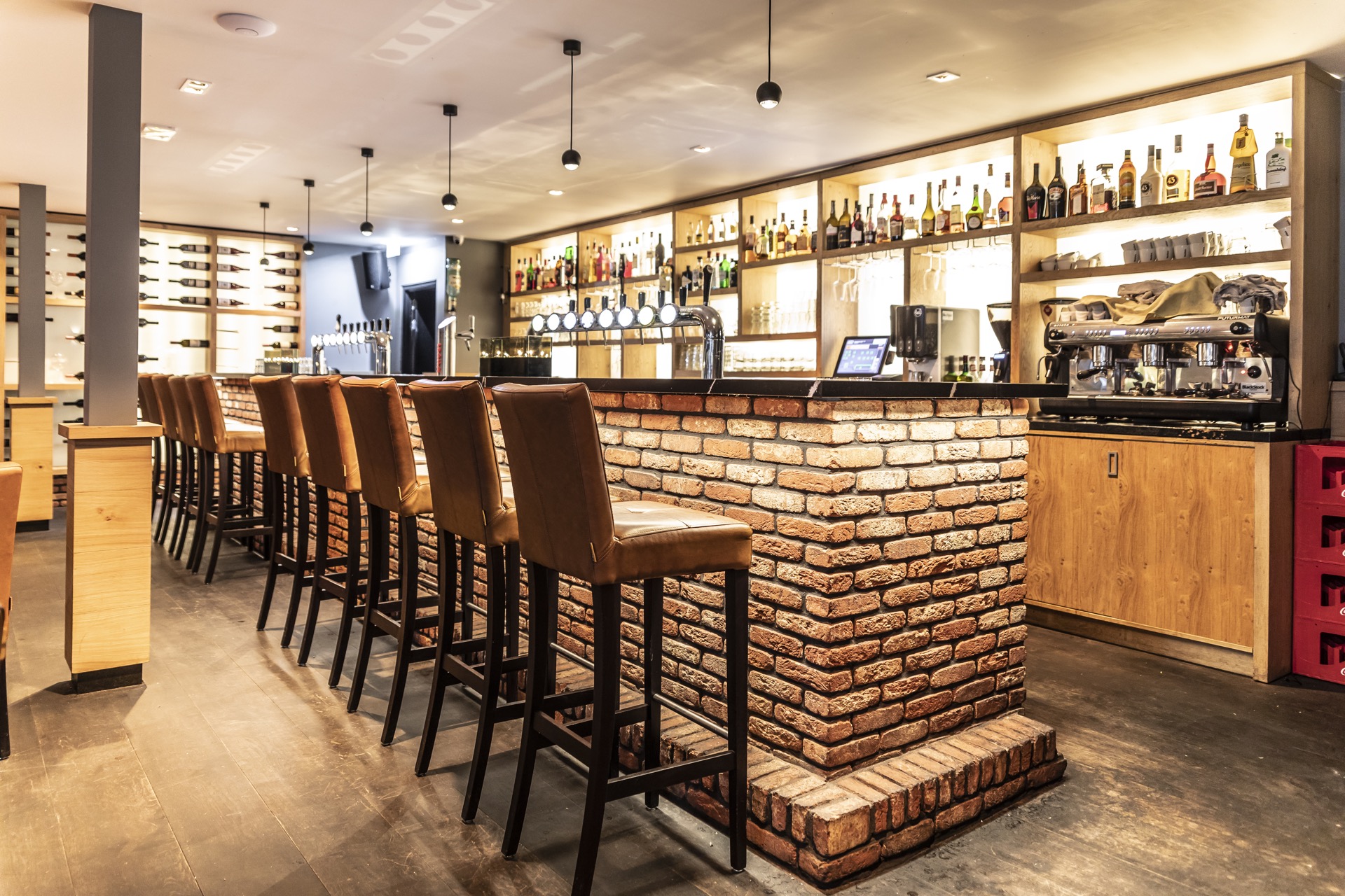 bar met luxe lampen