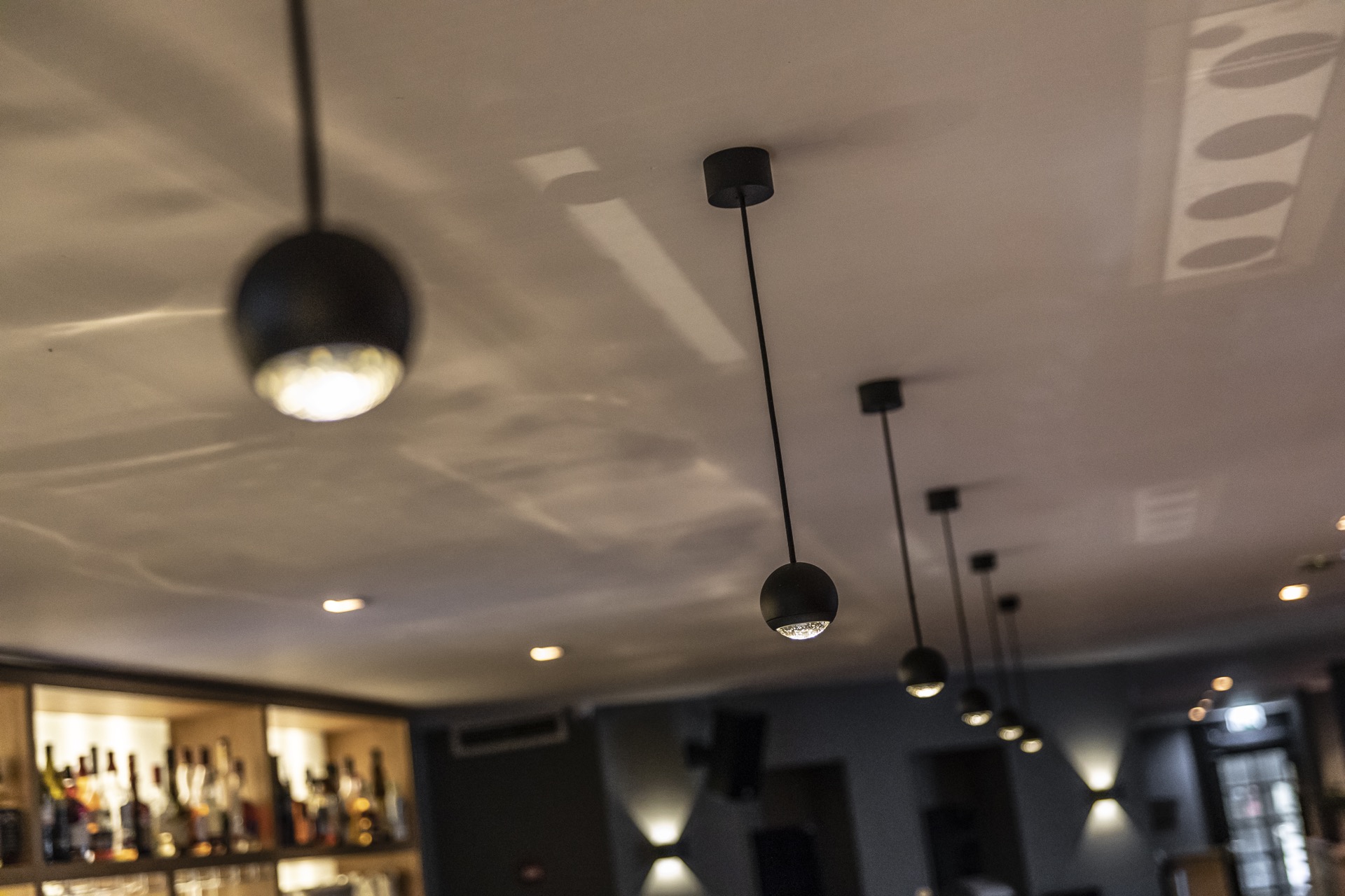 plafond met design lampen