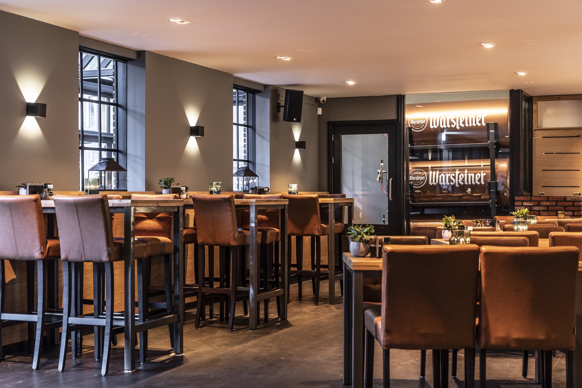 interieur restaurant met luxe verlichting