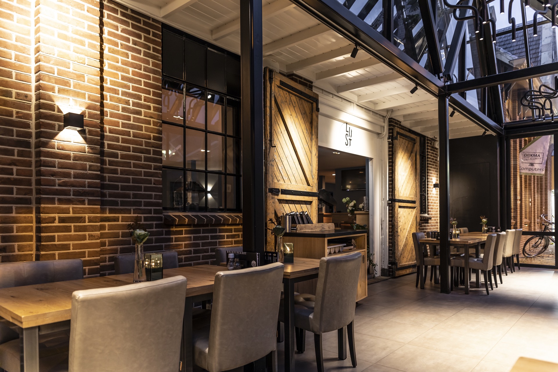 buitenterras met design verlichting
