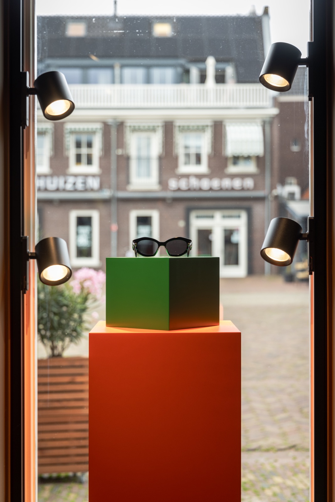 luxe lampen in etalage