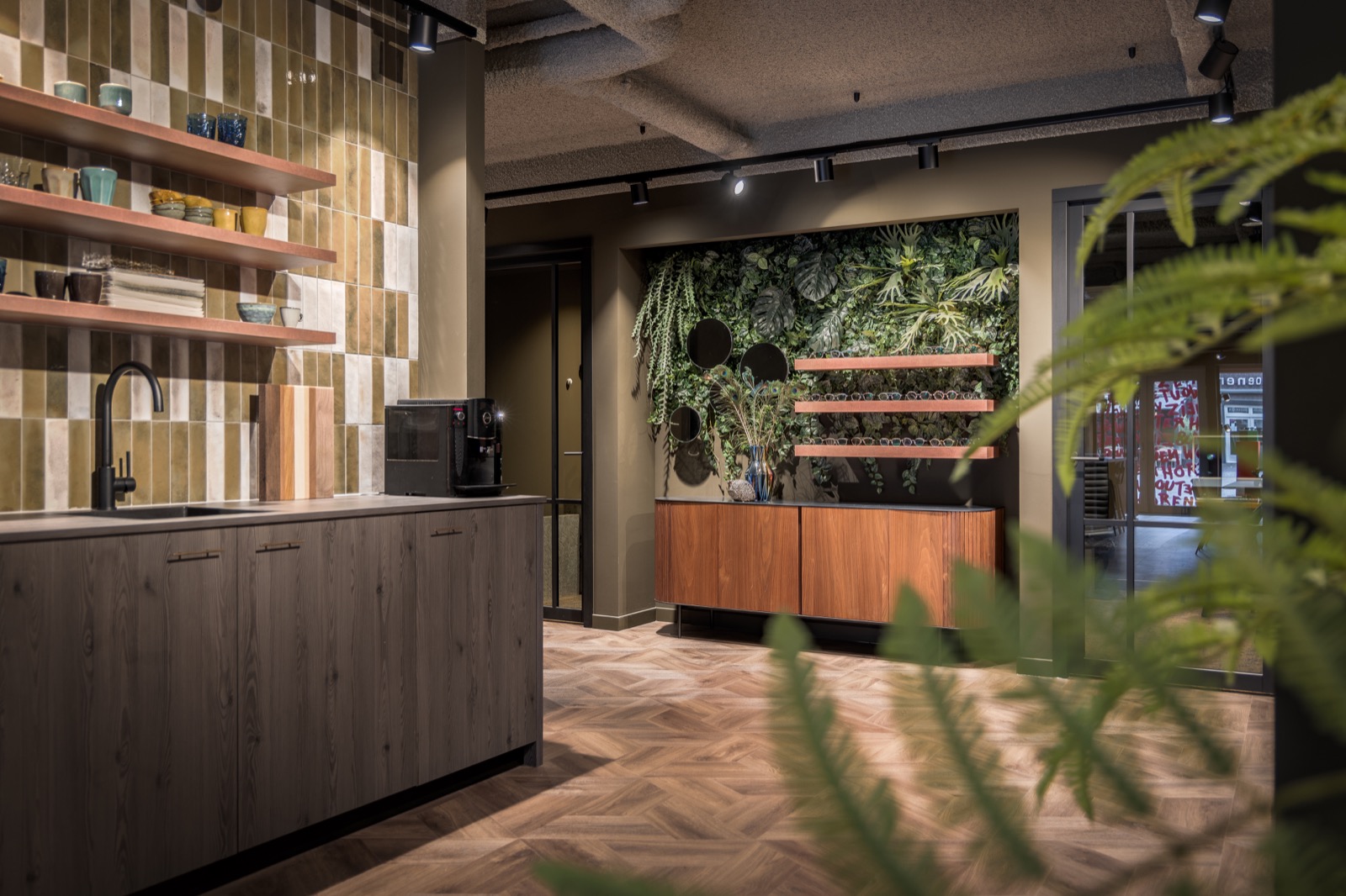 interieur met railverlichting