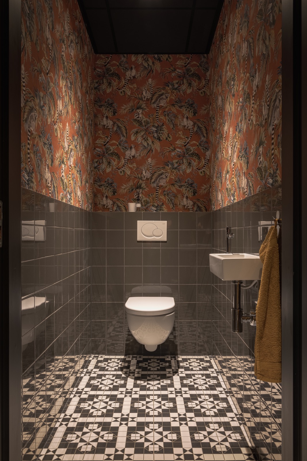 toilet met luxe verlichting