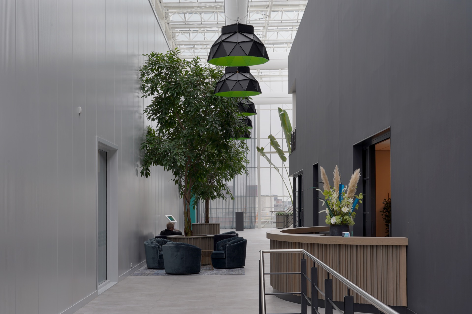 bedrijfspand met design lichtplan