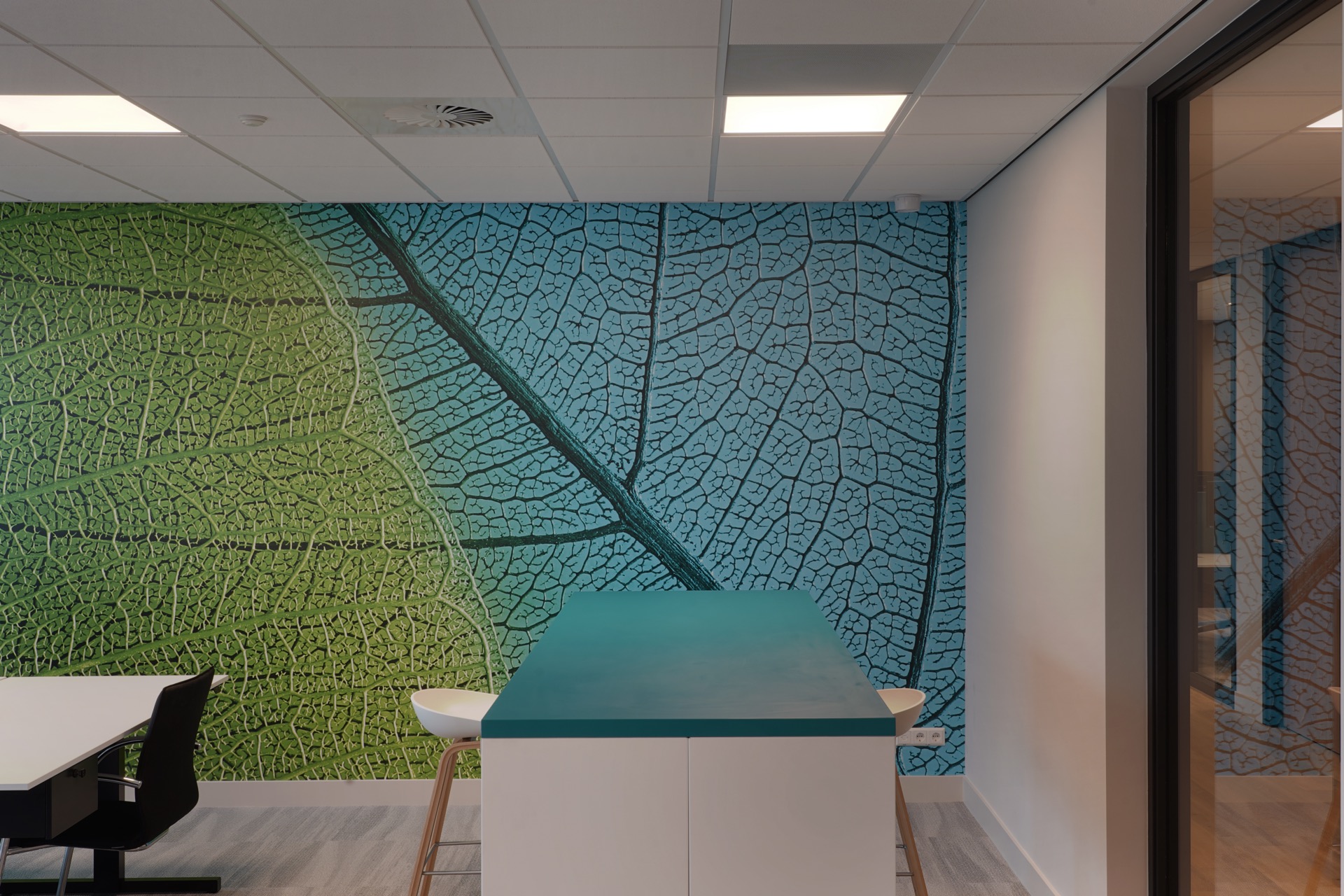 kantoor met luxe plafond verlichting