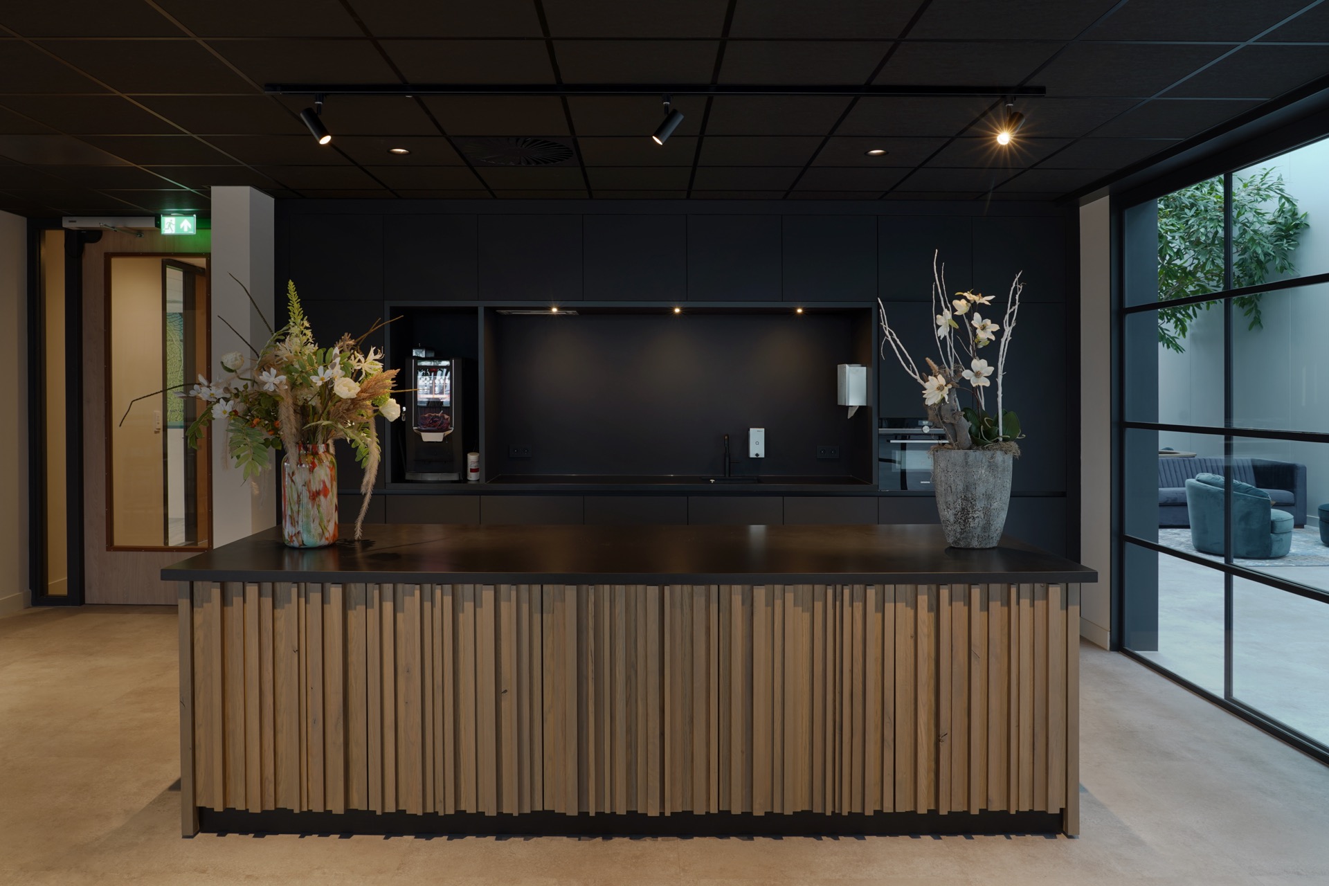 bedrijfskantine met luxe verlichting