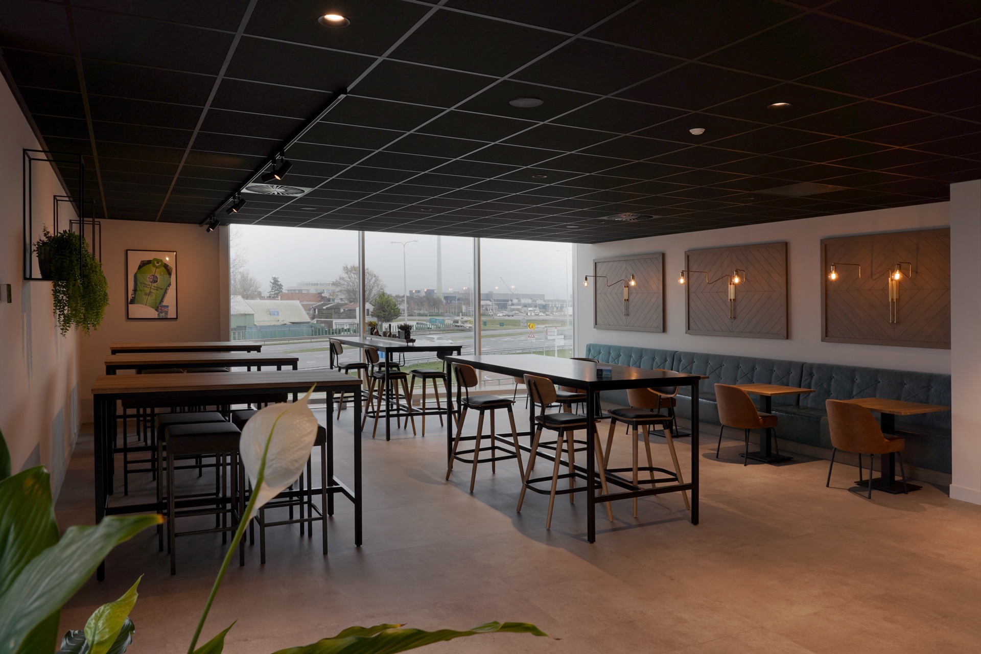 bedrijfsrestaurant met design lampen