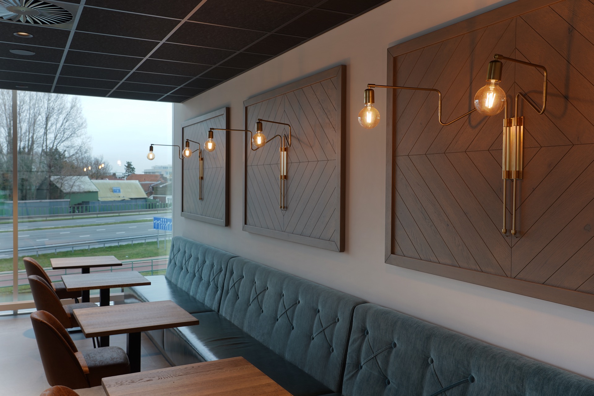 bedrijfskantine met design wandlampen