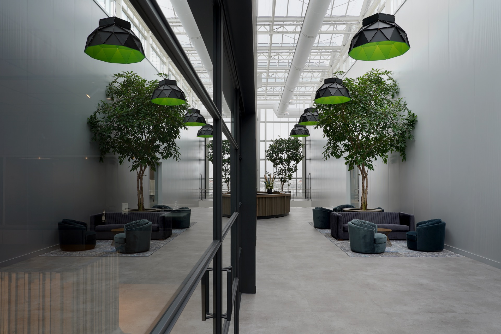 bedrijfsinterieur met design verlichting
