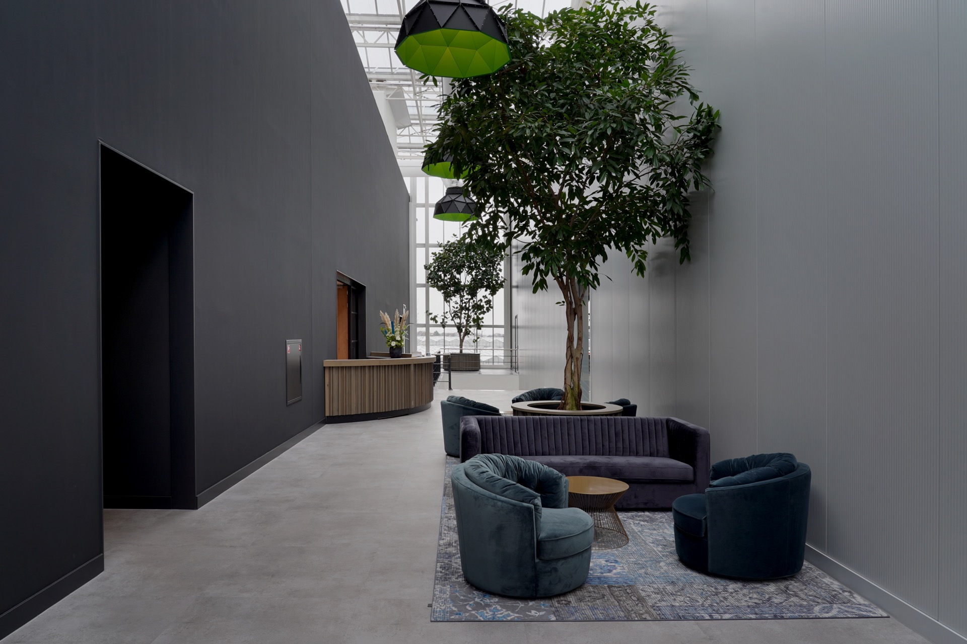 bedrijfsinterieur met luxe lampen