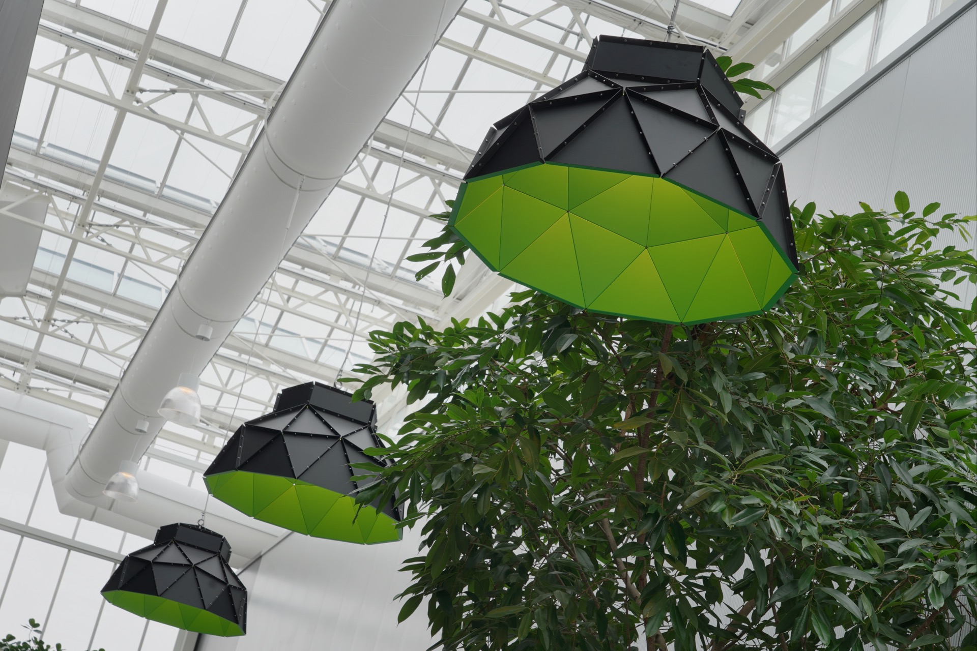 plafond met design lampen