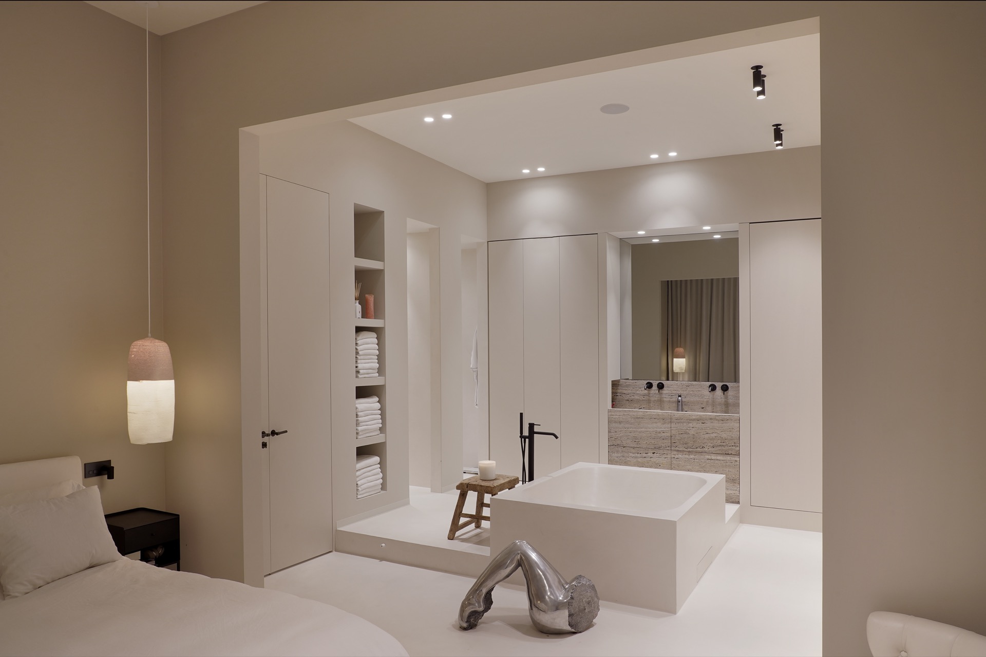 badkamer met luxe lampen