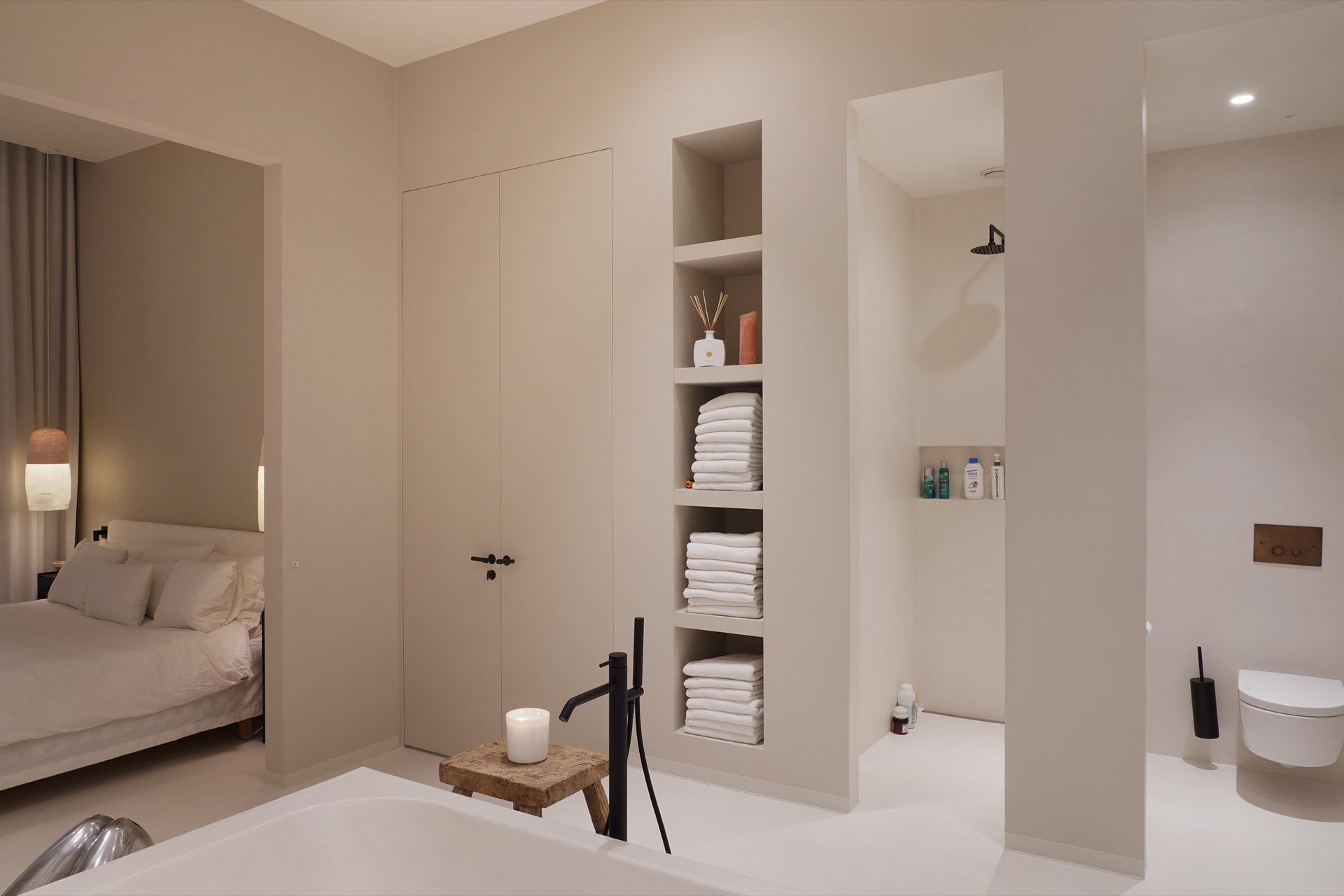 badkamer met design lampen