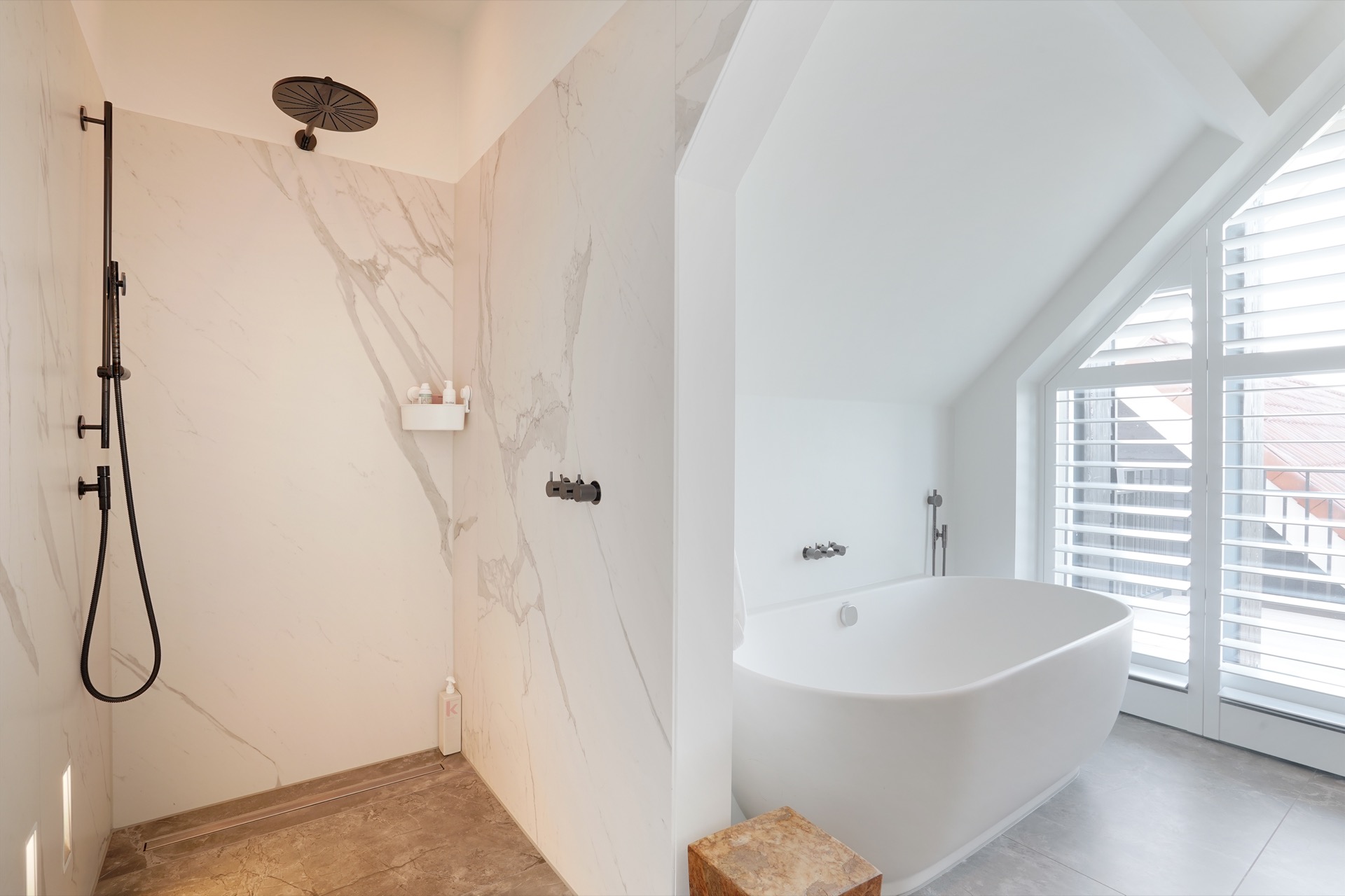 badkamer met design verlichting