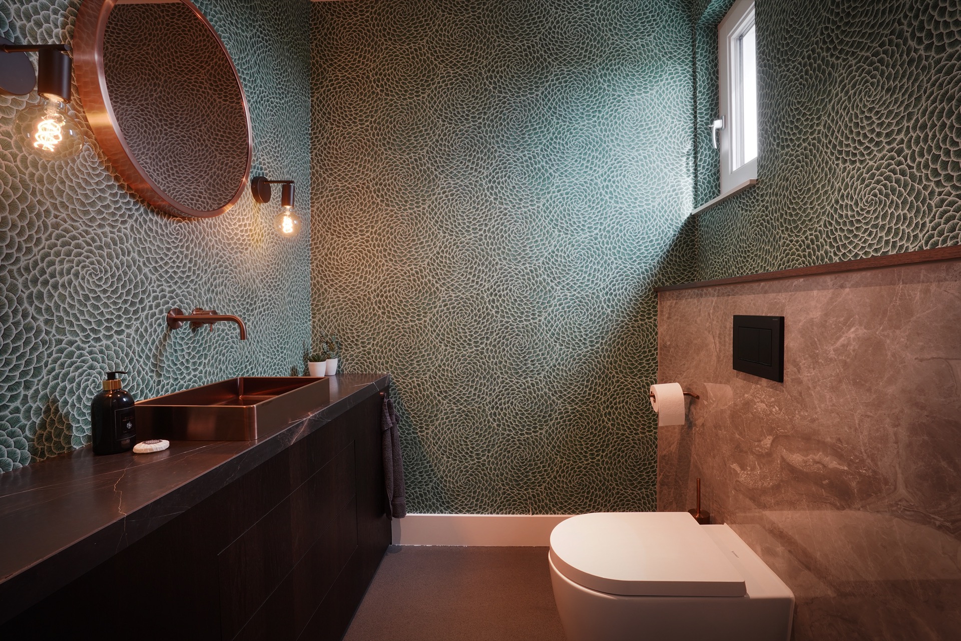 toilet met design verlichting