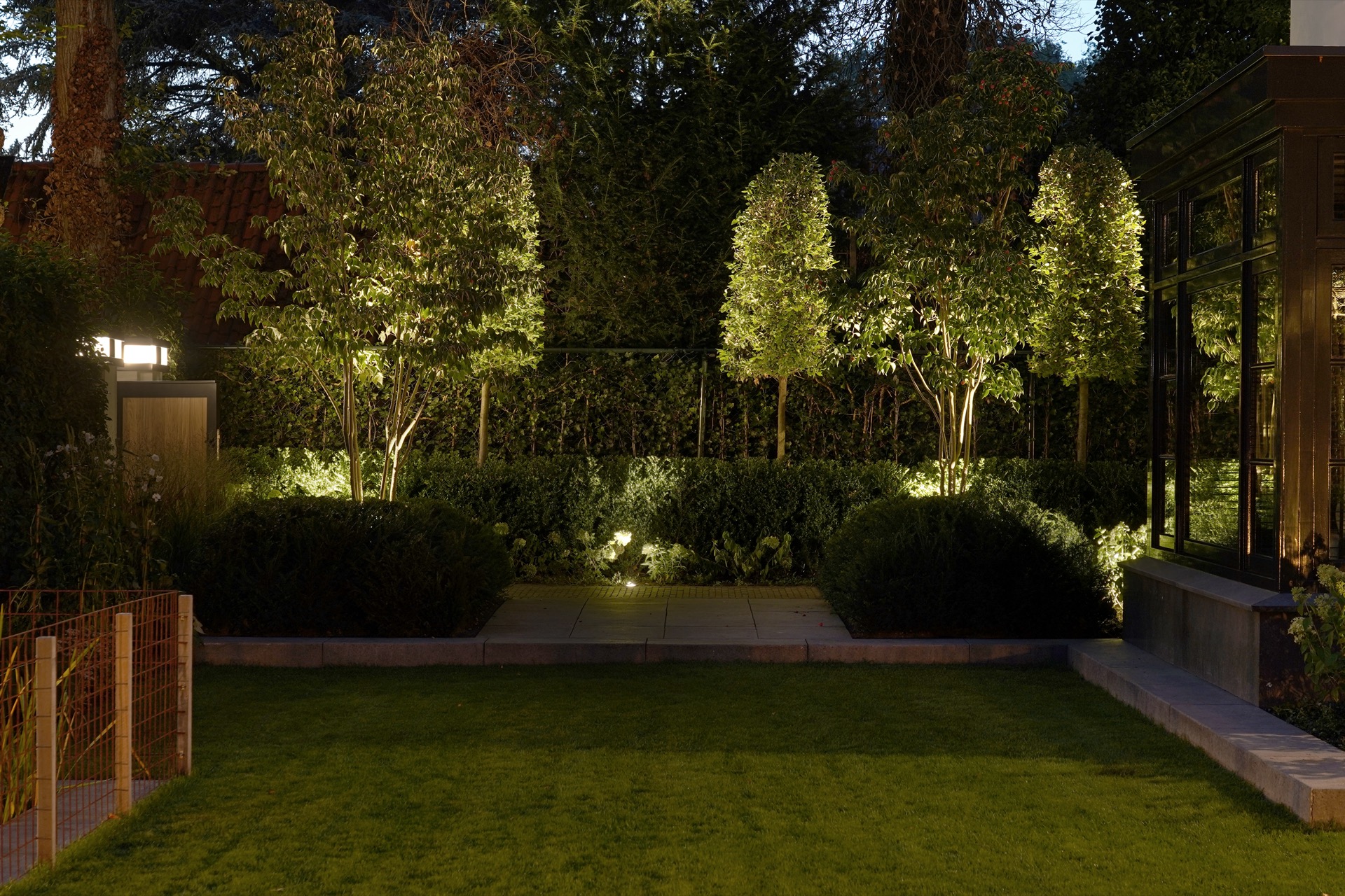 tuin met exclusieve buitenlampen