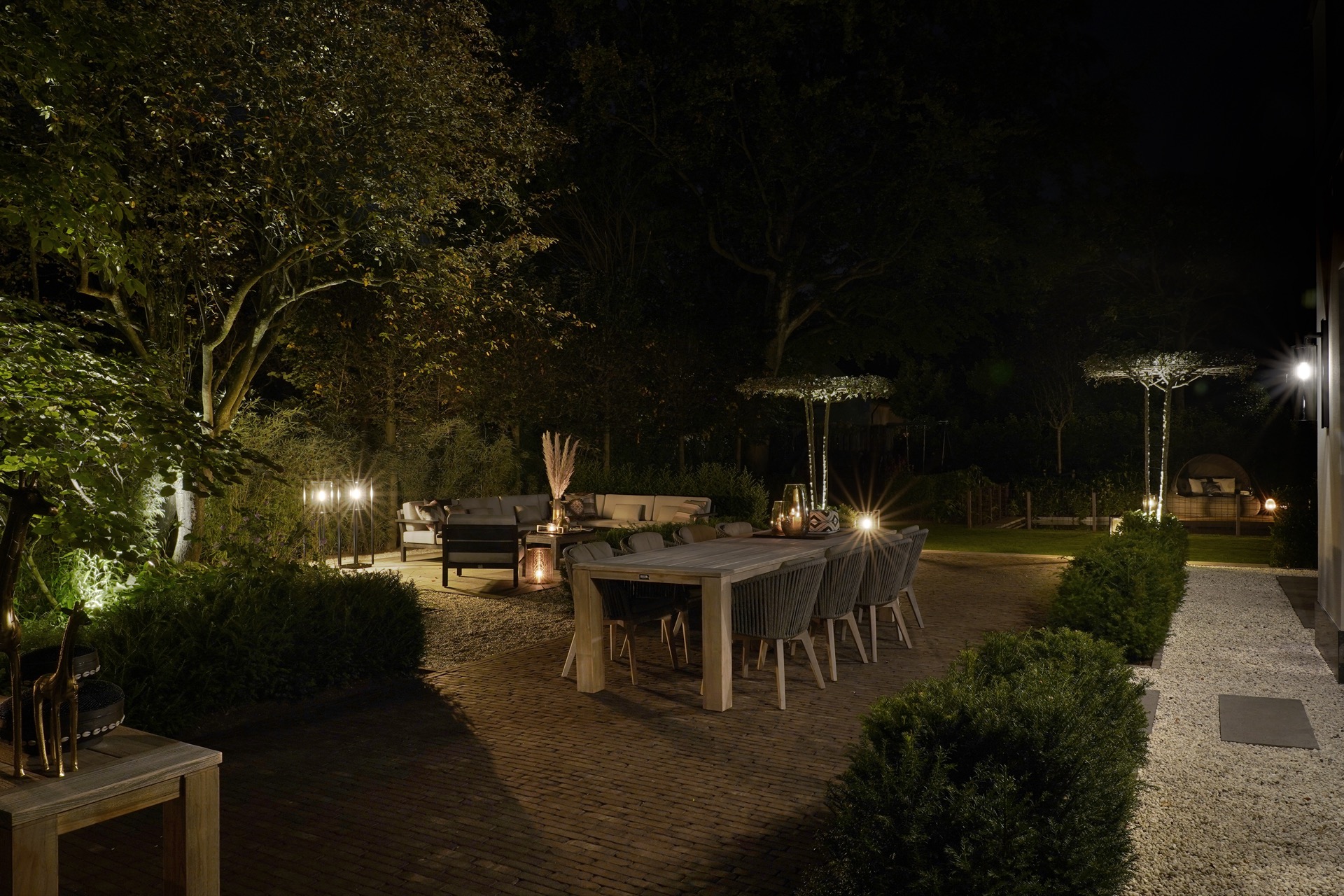 terras met sfeerverlichting buiten